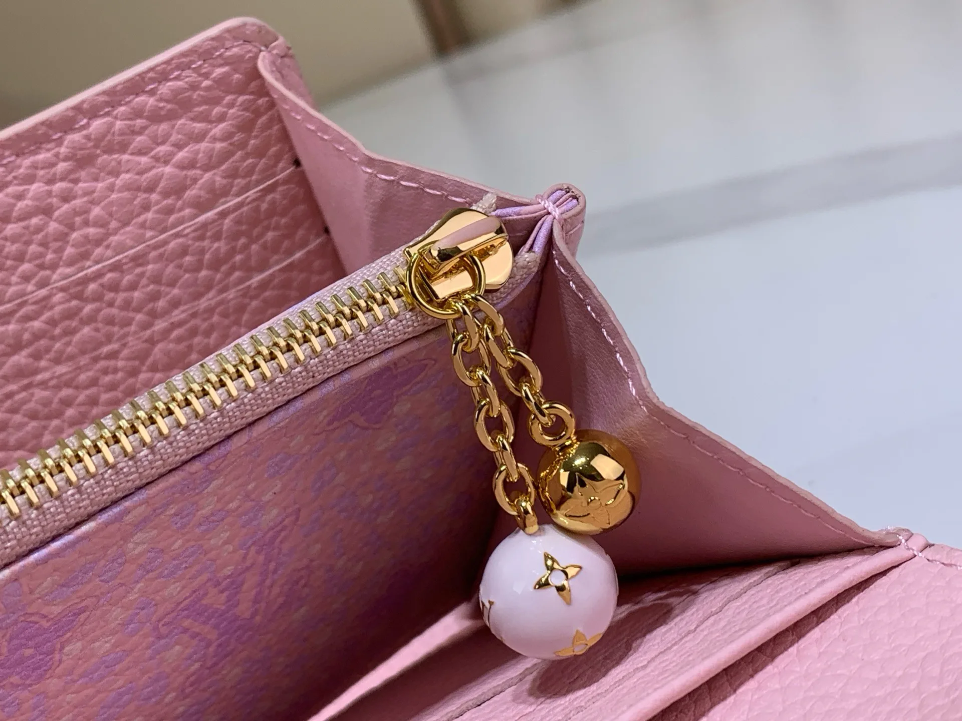 Women's Clutches LOUIS VUITTON 17499378