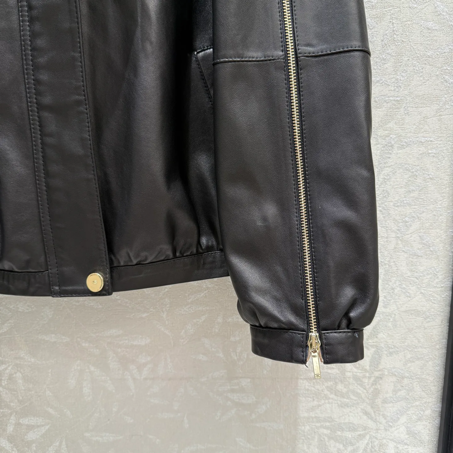 Women's Leather Jackets And Sheepskin Coats CHANEL 18172608