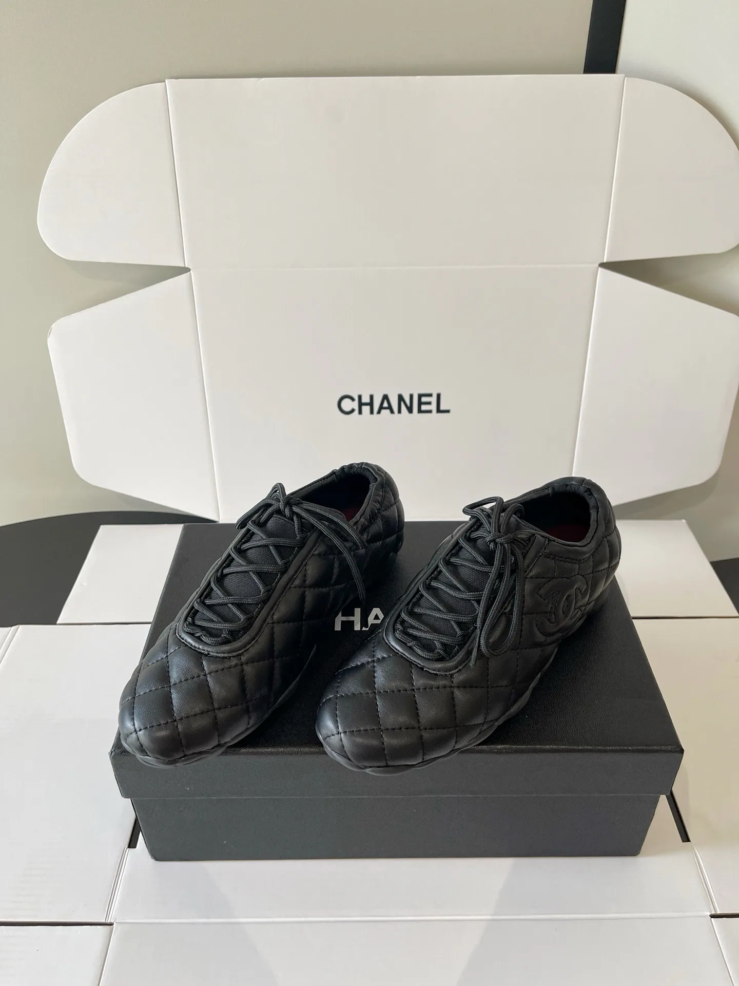 Women's Sneakers CHANEL 18437957