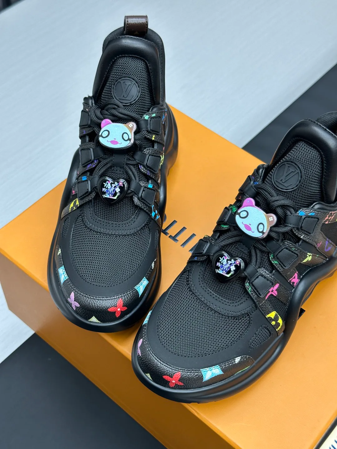 Women's Sneakers LOUIS VUITTON 18212000