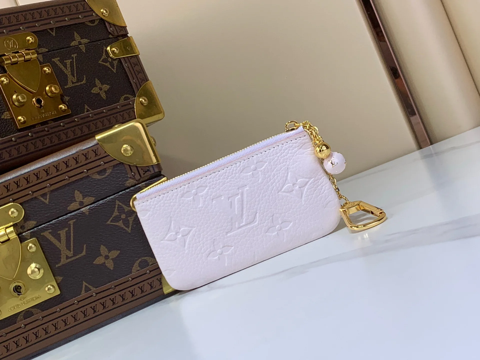 Women's Clutches LOUIS VUITTON 17499377