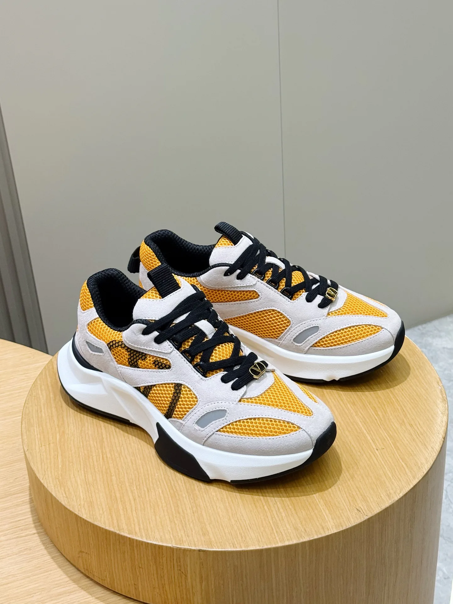 Men's Sneakers VALENTINO 18101559