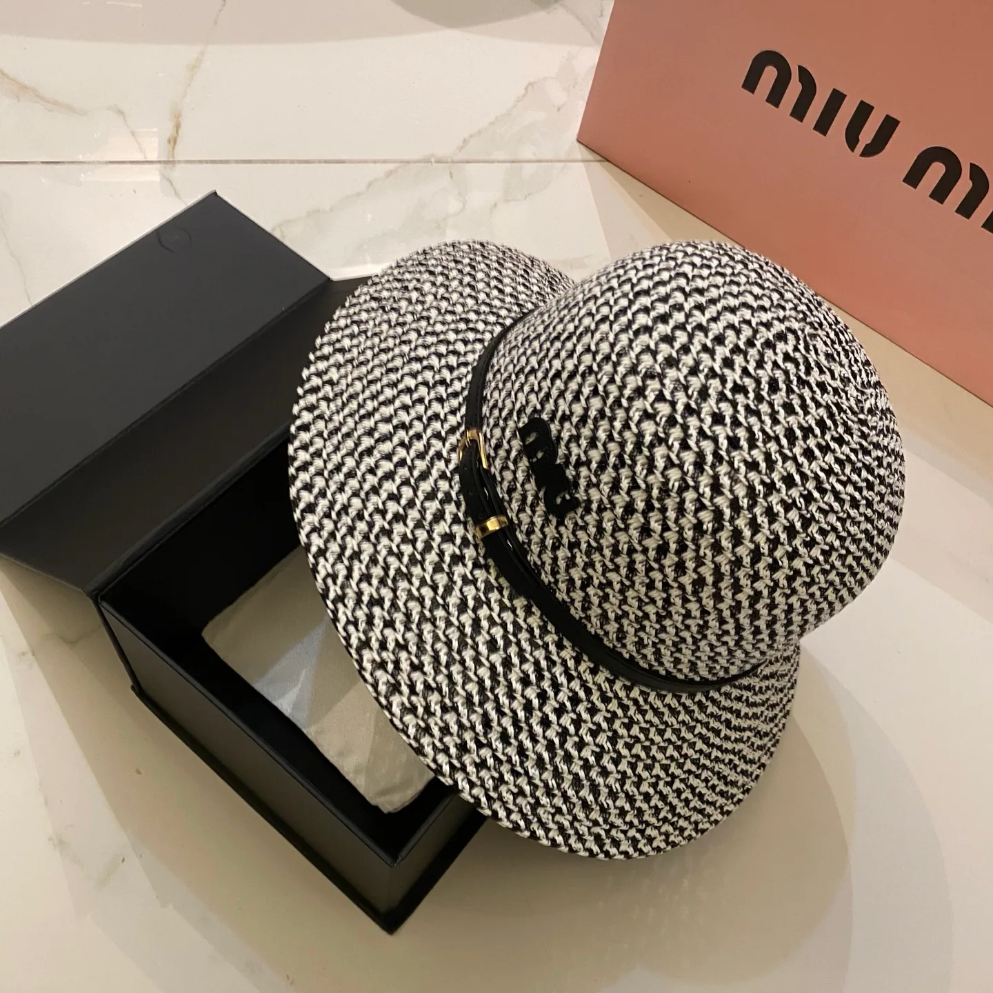 Hats MIU MIU 17498289