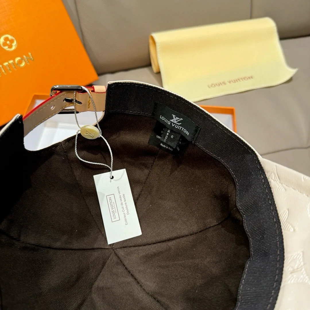 Hats LOUIS VUITTON 18105278