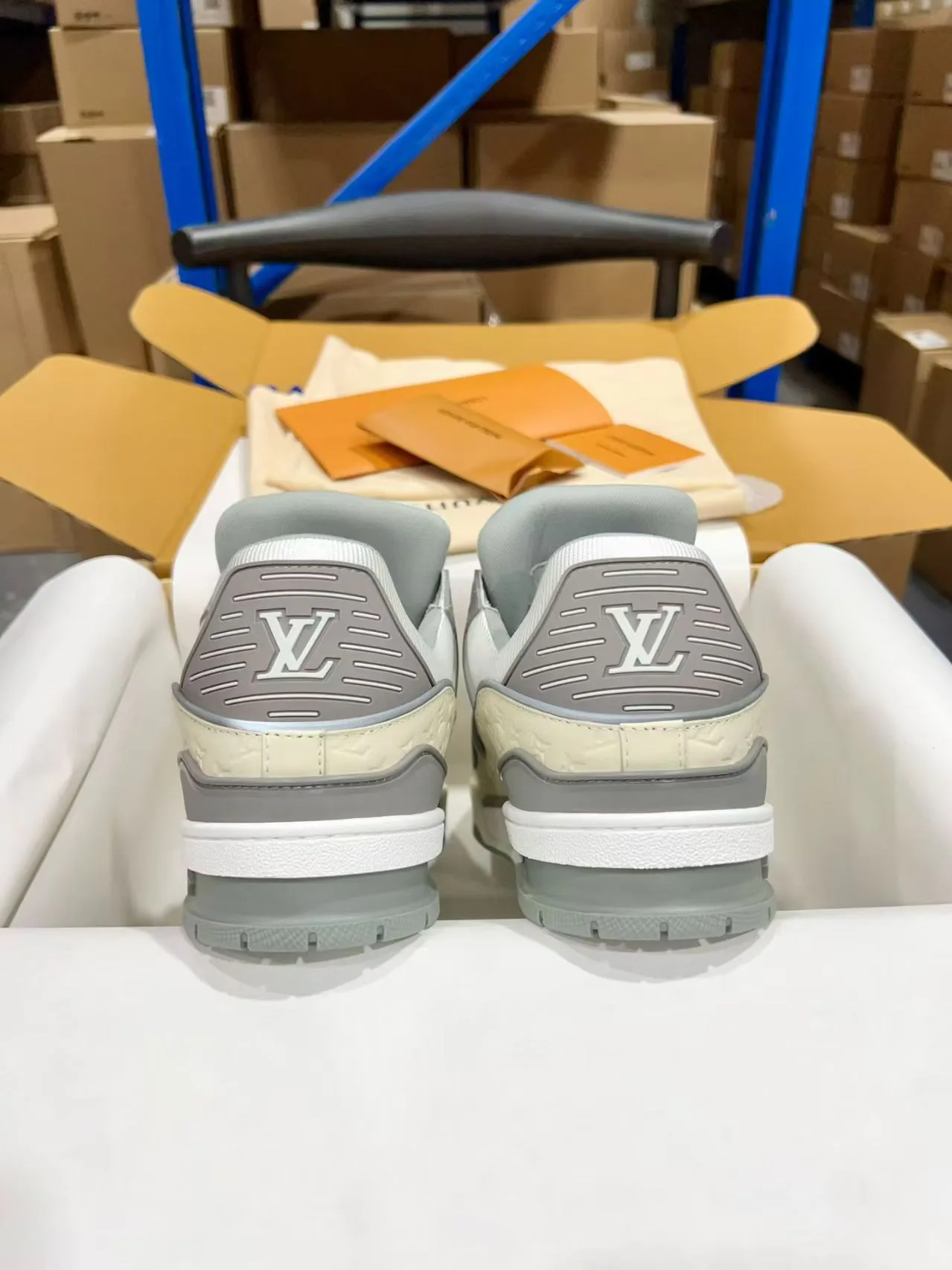 Men's Sneakers LOUIS VUITTON 18170754