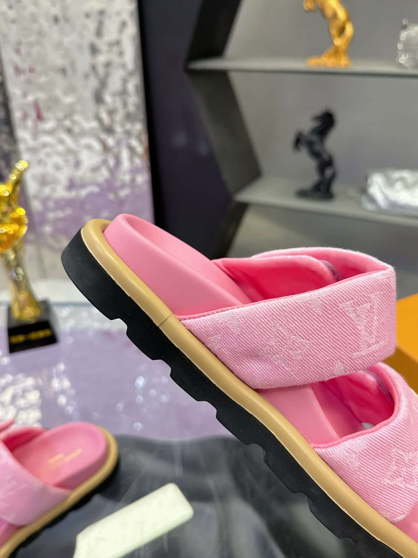 Women's Flip-Flops LOUIS VUITTON 17530465
