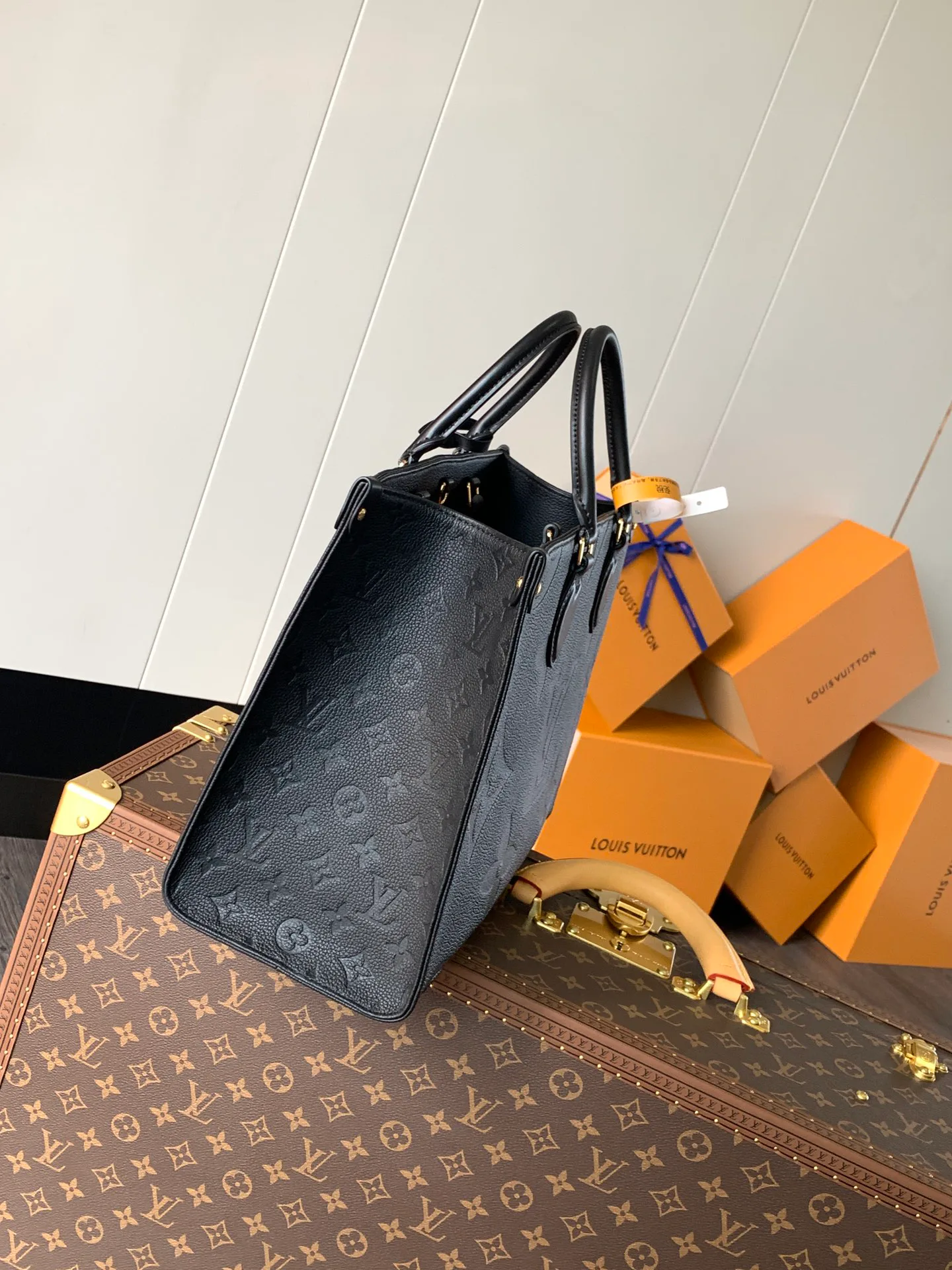 Women's Classic Handbags LOUIS VUITTON 18148125