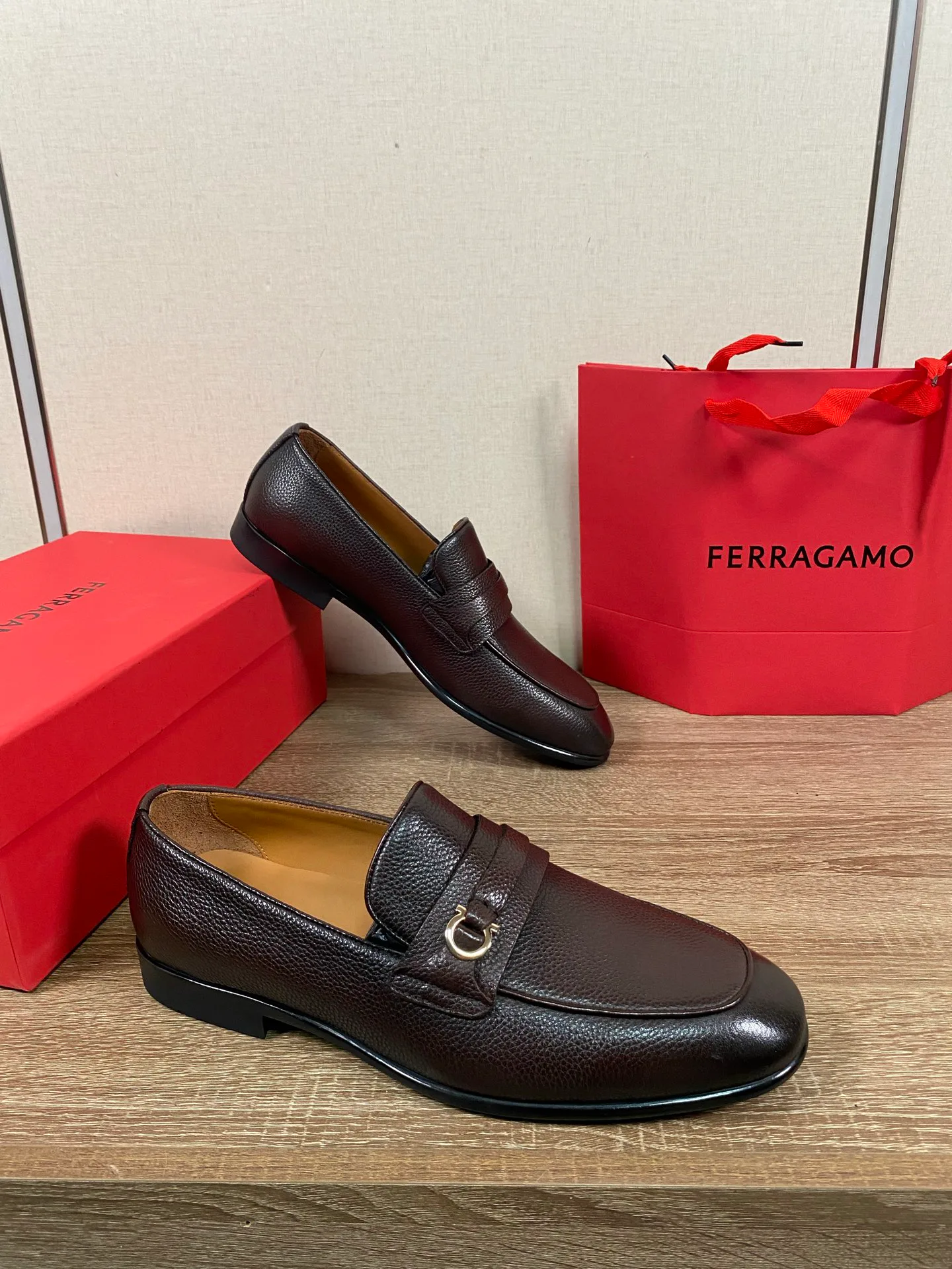 Men's Loafers And Dress Shoes SALVATORE FERRAGAMO 18078621