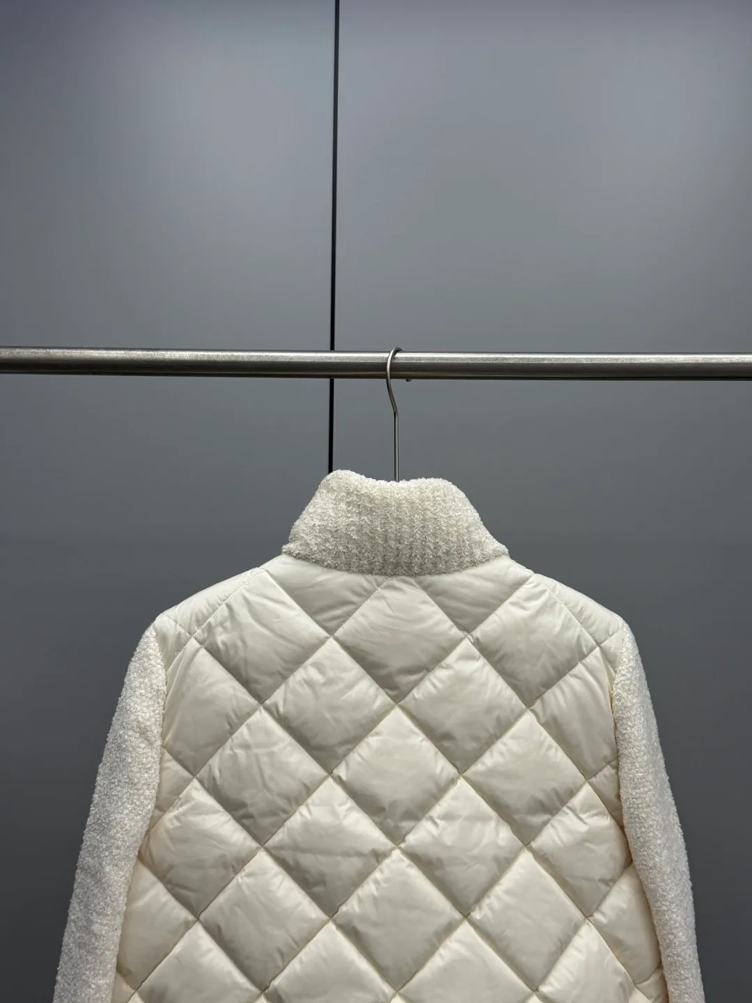 Women's Jackets And Down Jackets MONCLER 17843979