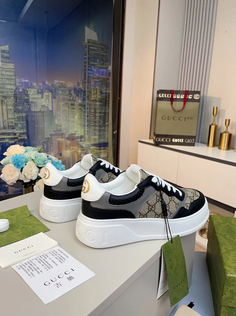 Women's Sneakers GUCCI 18369638