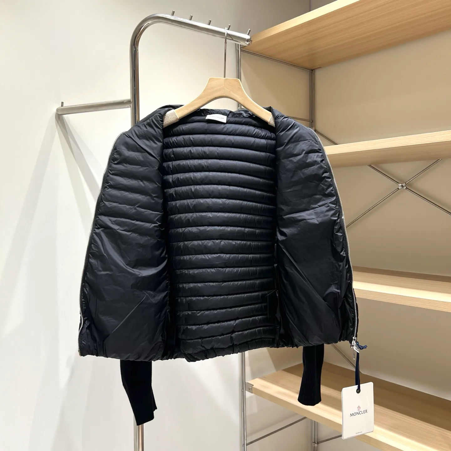 Women's Jackets And Down Jackets MONCLER 18043620