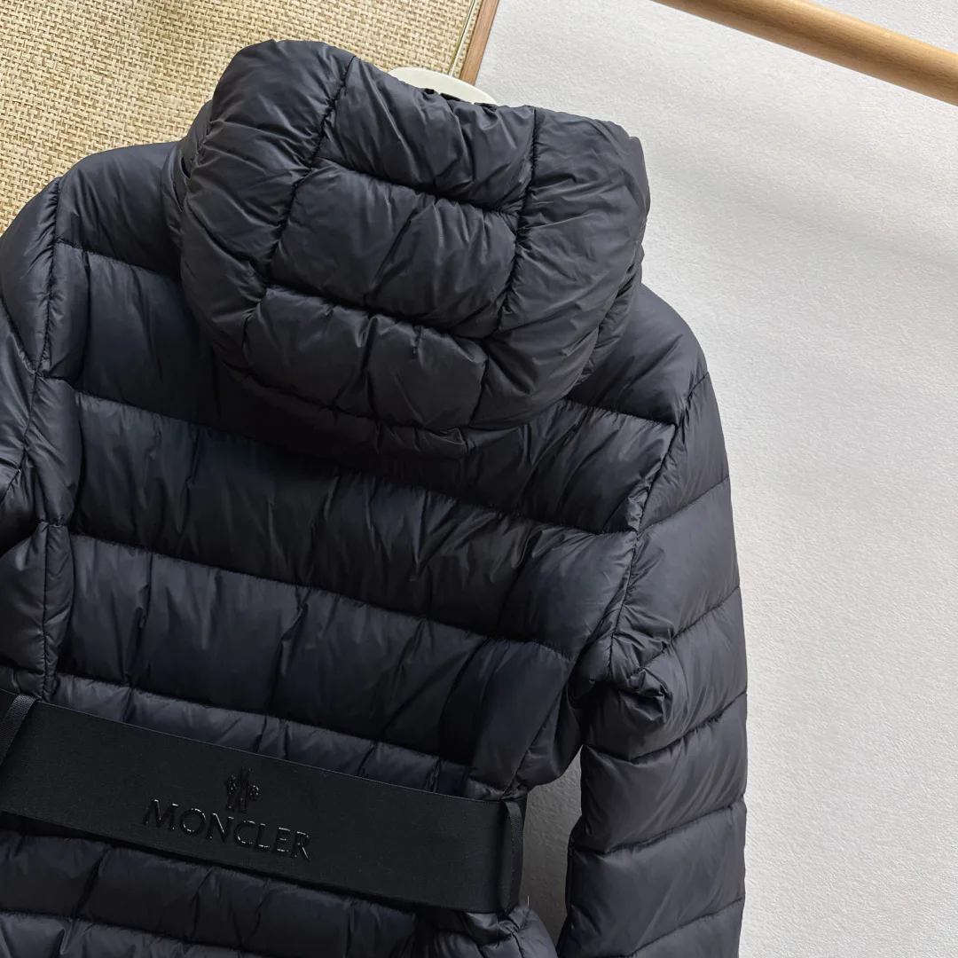 Women's Jackets And Down Jackets MONCLER 18345002