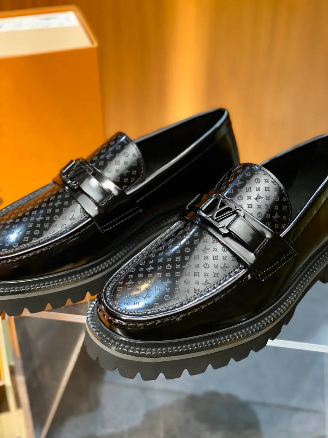 Men's Loafers And Dress Shoes LOUIS VUITTON 18158653