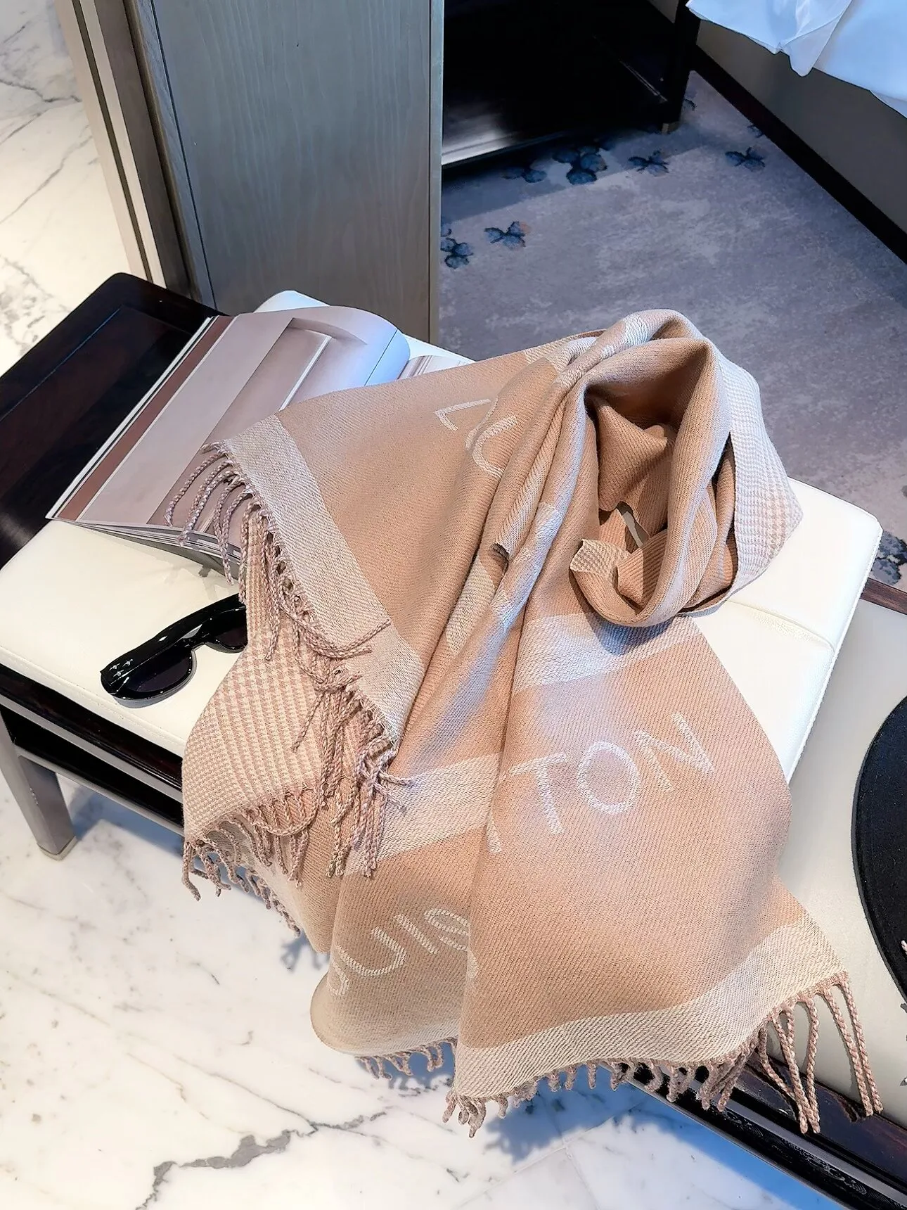 Scarves LOUIS VUITTON 18002827