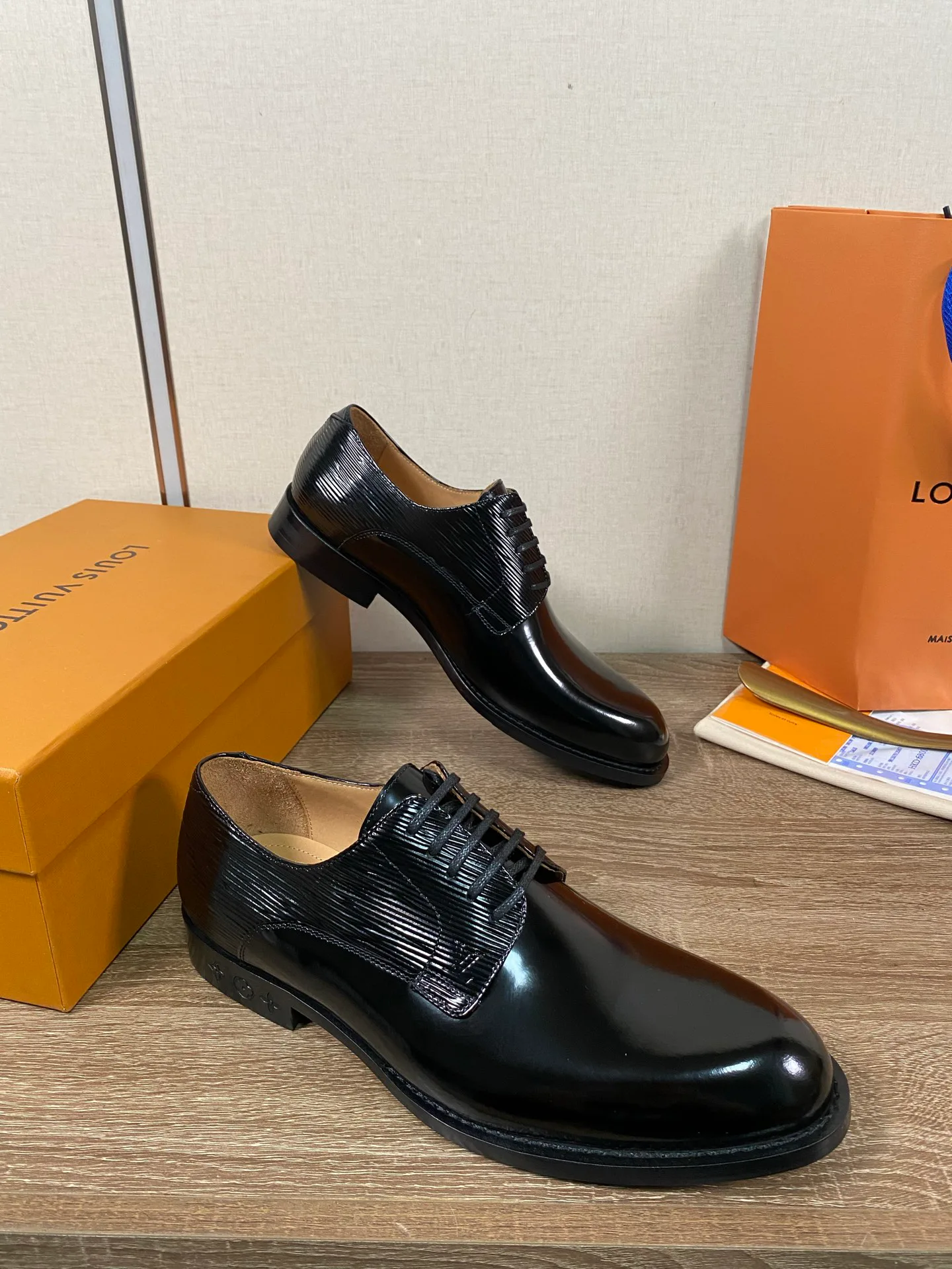 Men's Loafers And Dress Shoes LOUIS VUITTON 18078681