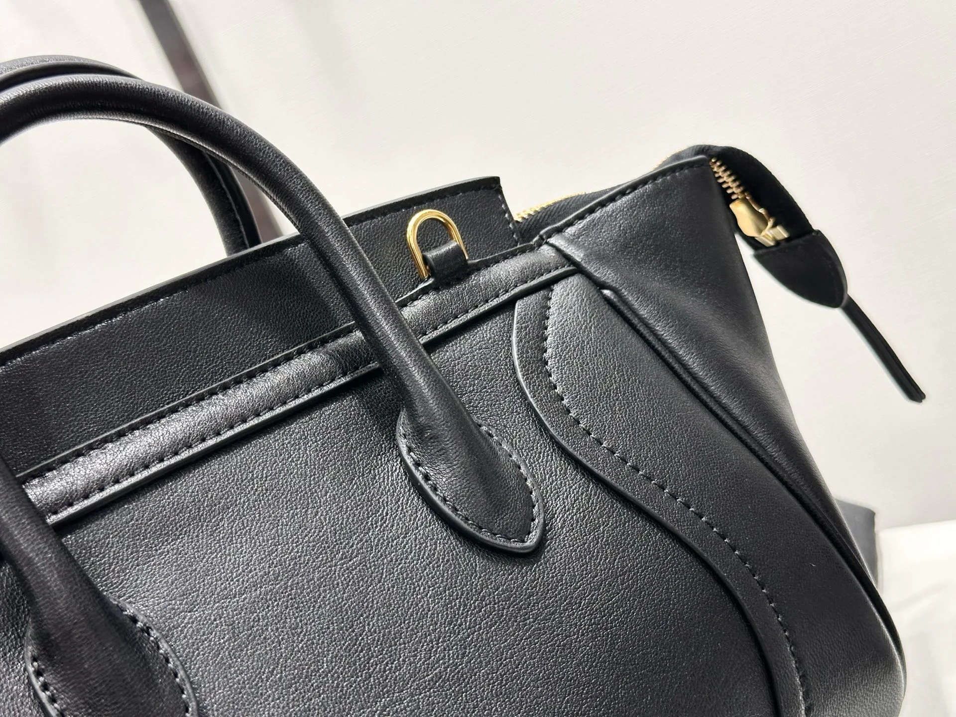 Women's Classic Handbags CELINE 18210838