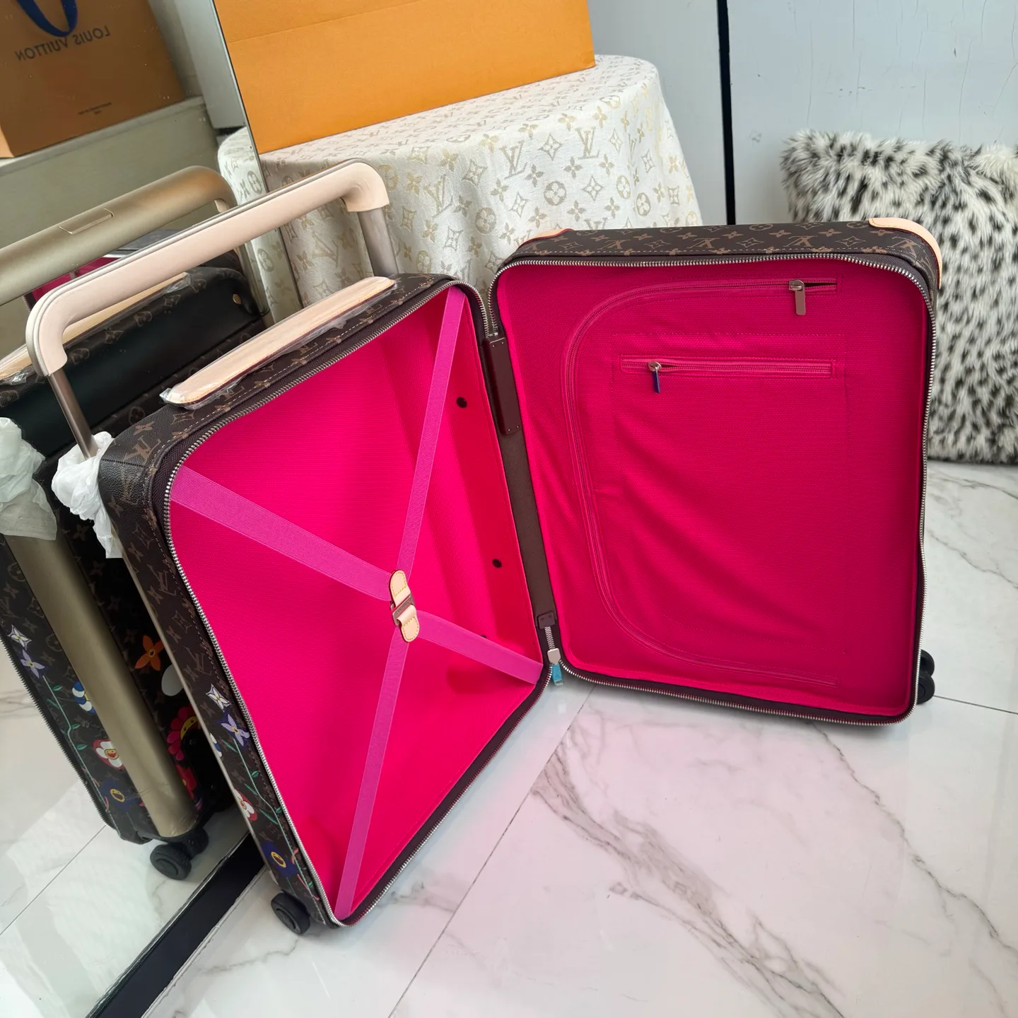 Suitcases LOUIS VUITTON 17801476