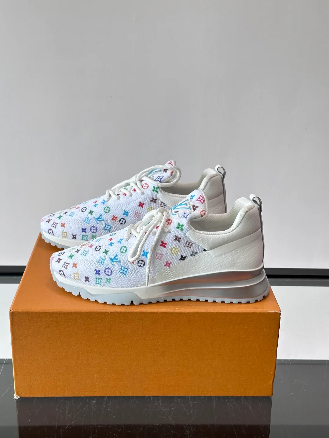 Men's Sneakers LOUIS VUITTON 17588576