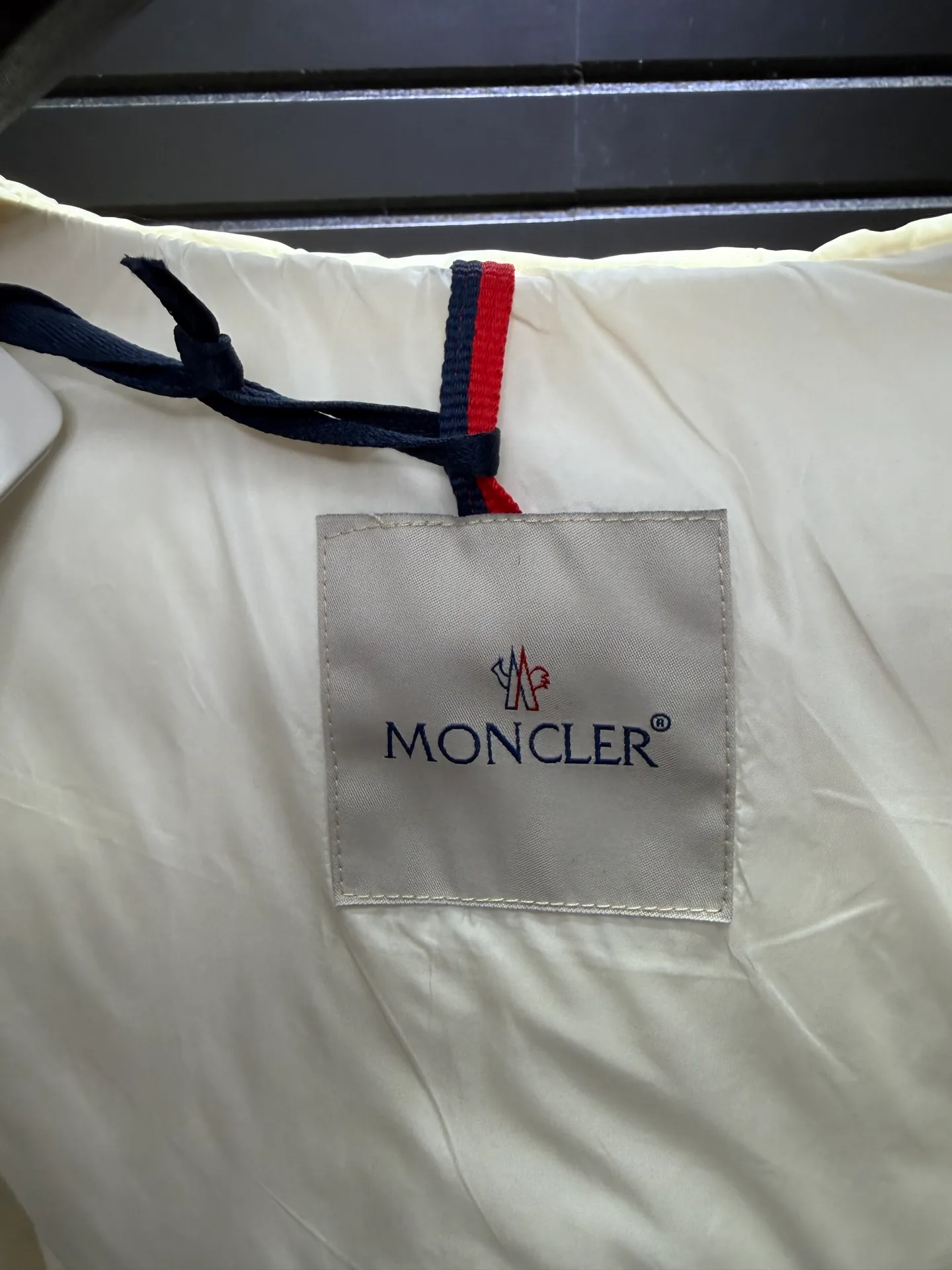 Women's Jackets And Down Jackets MONCLER 17829903