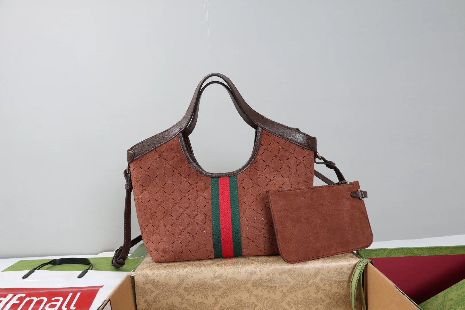 Women's Classic Handbags GUCCI 18004289