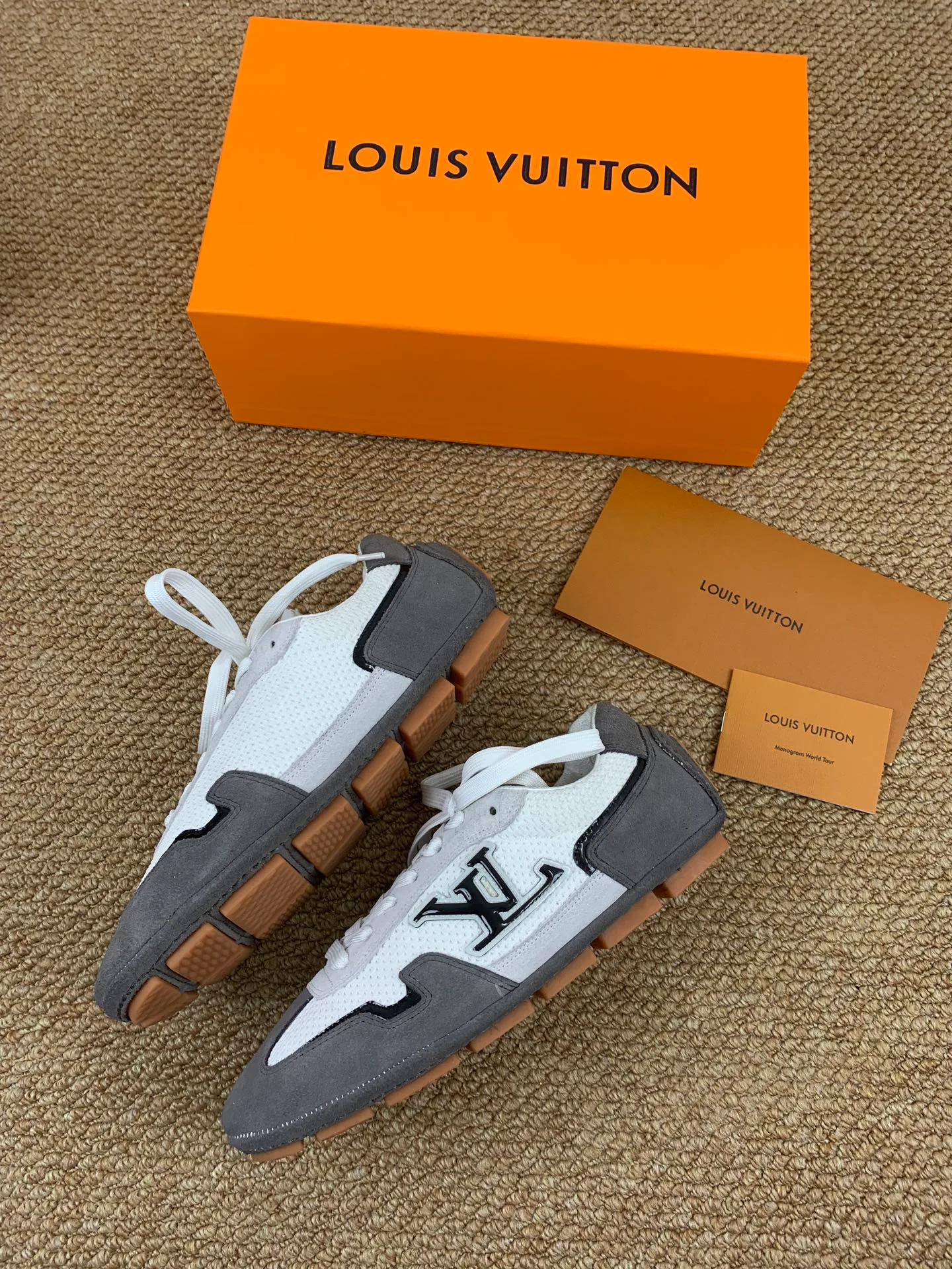 Men's Sneakers LOUIS VUITTON 17545219
