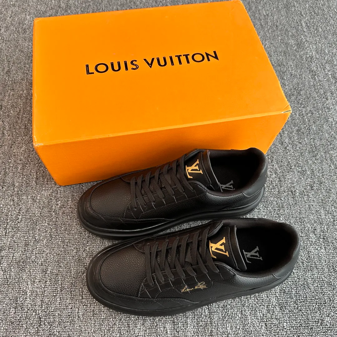 Men's Sneakers LOUIS VUITTON 18394329