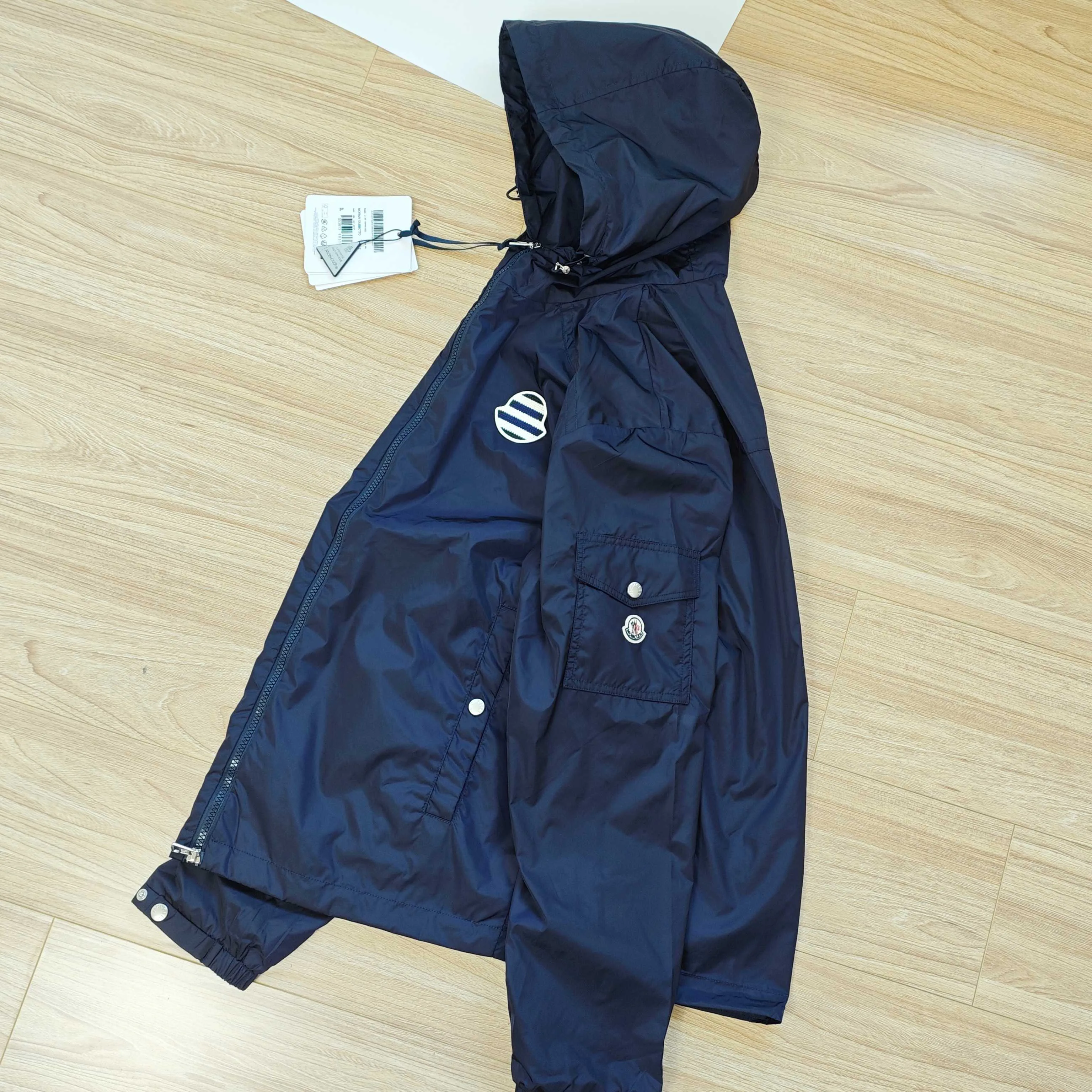 Women's Jackets And Down Jackets MONCLER 18052154