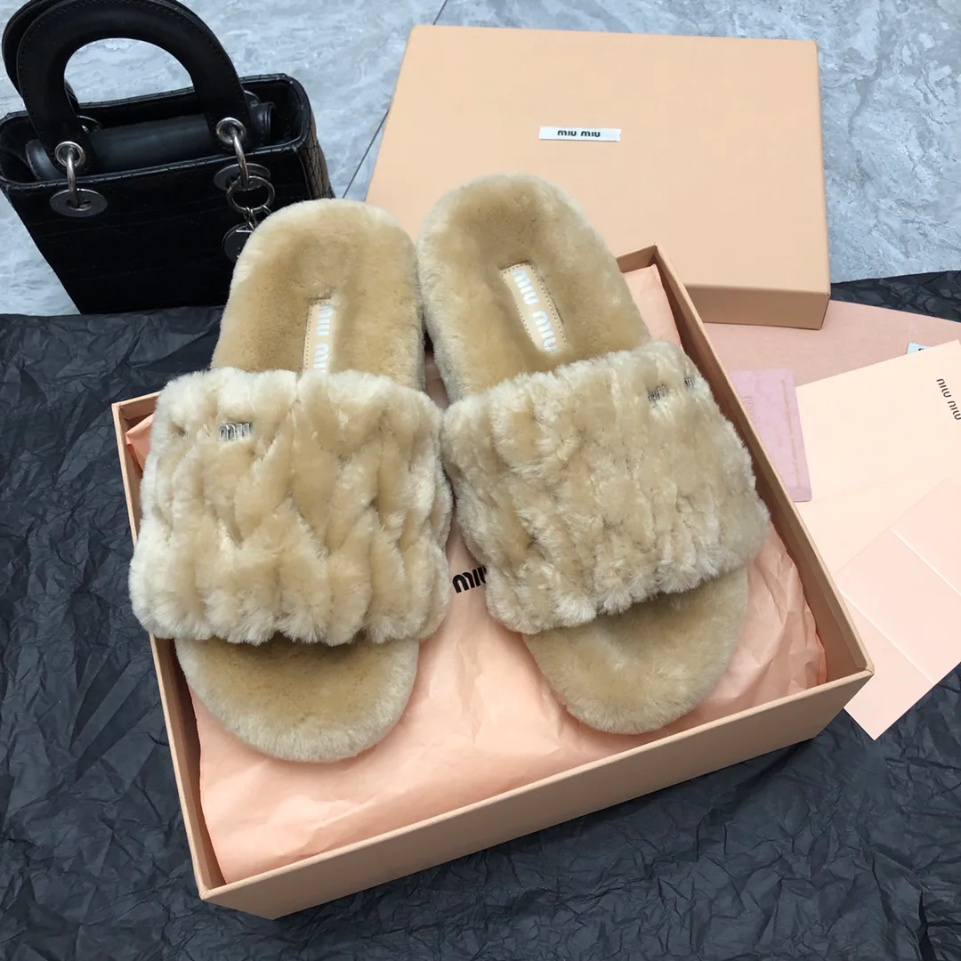 Women's Slippers MIU MIU 18005800
