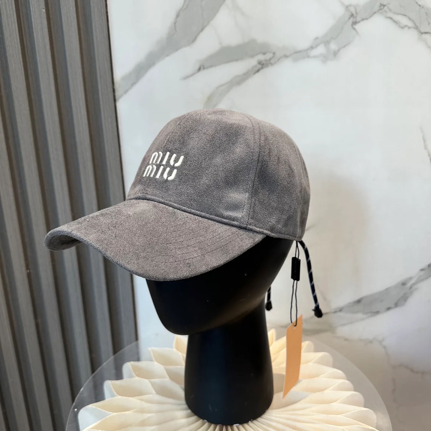 Hats MIU MIU 17411581