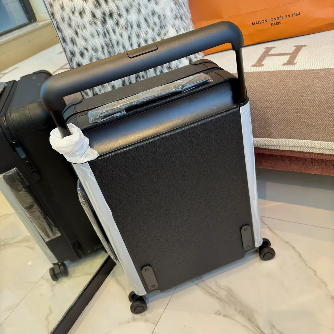 Suitcases LOUIS VUITTON 17675225
