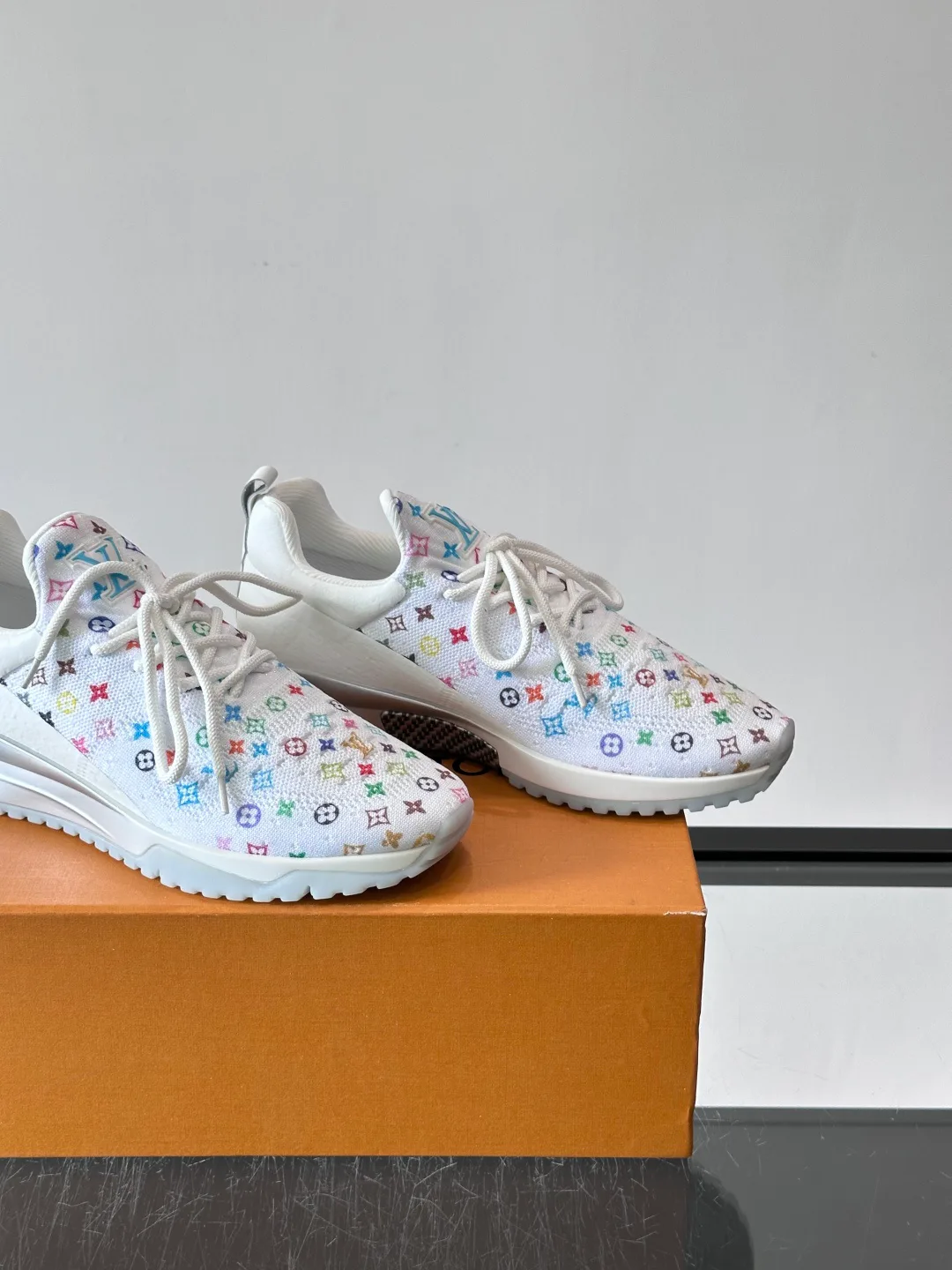 Men's Sneakers LOUIS VUITTON 17588576