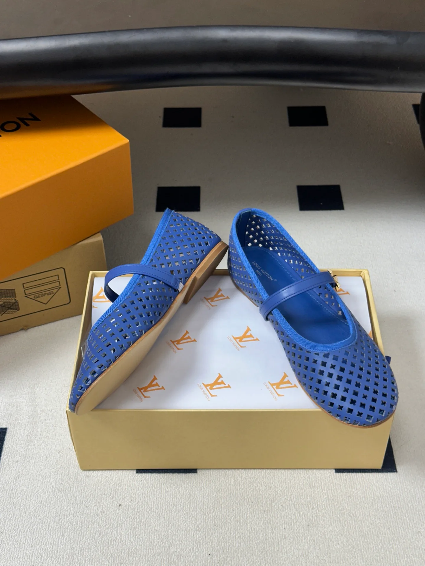 Women's Ballet Flats LOUIS VUITTON 17768176