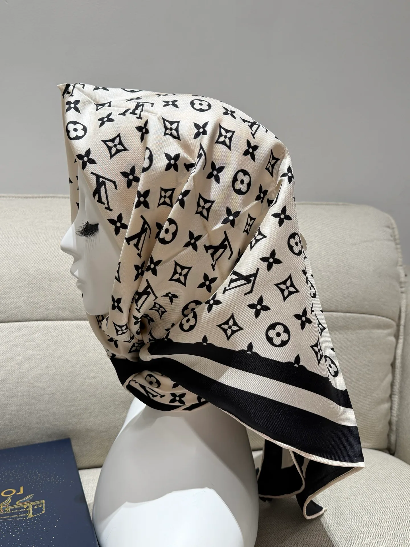 Silk Scarves LOUIS VUITTON 17991404