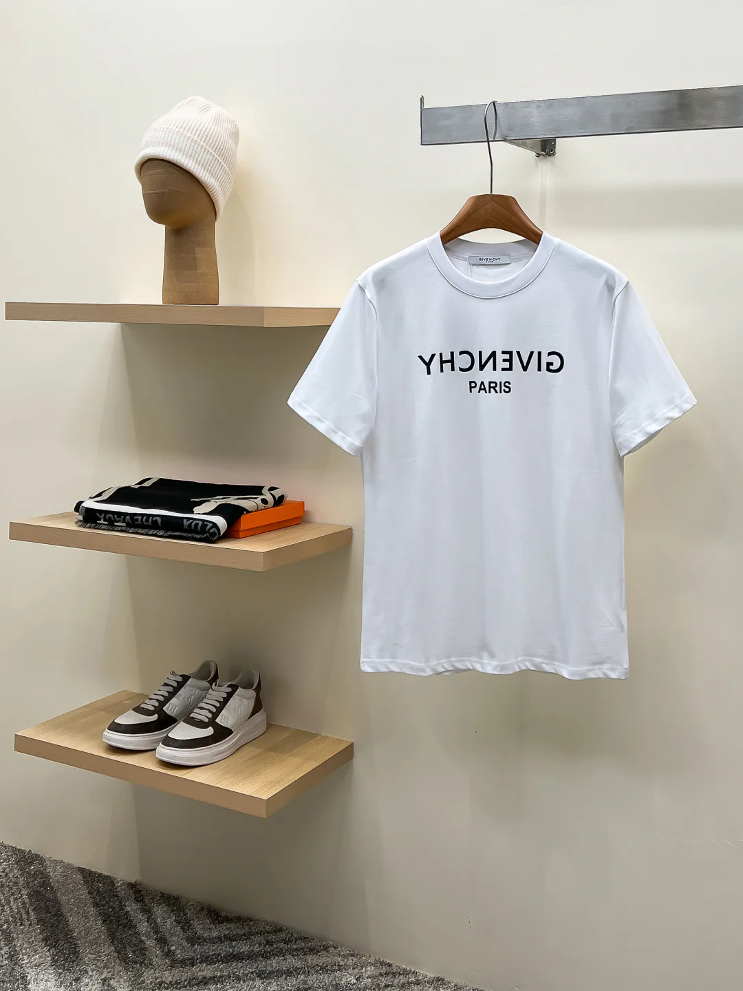 Men's T-Shirts GIVENCHY 18499379