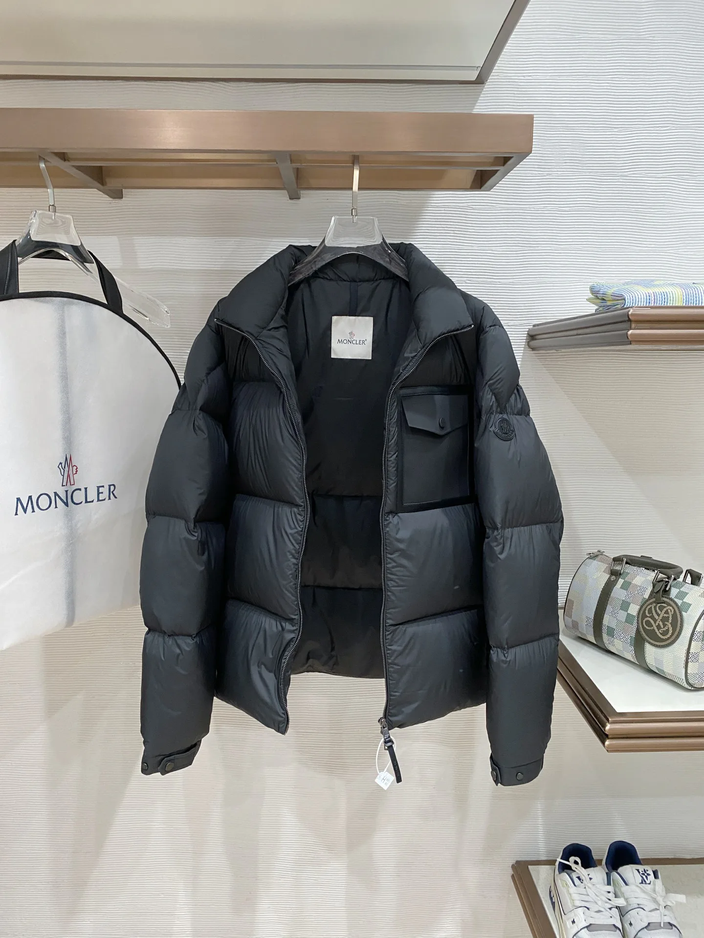 Men's Jackets And Down Jackets MONCLER 17919138