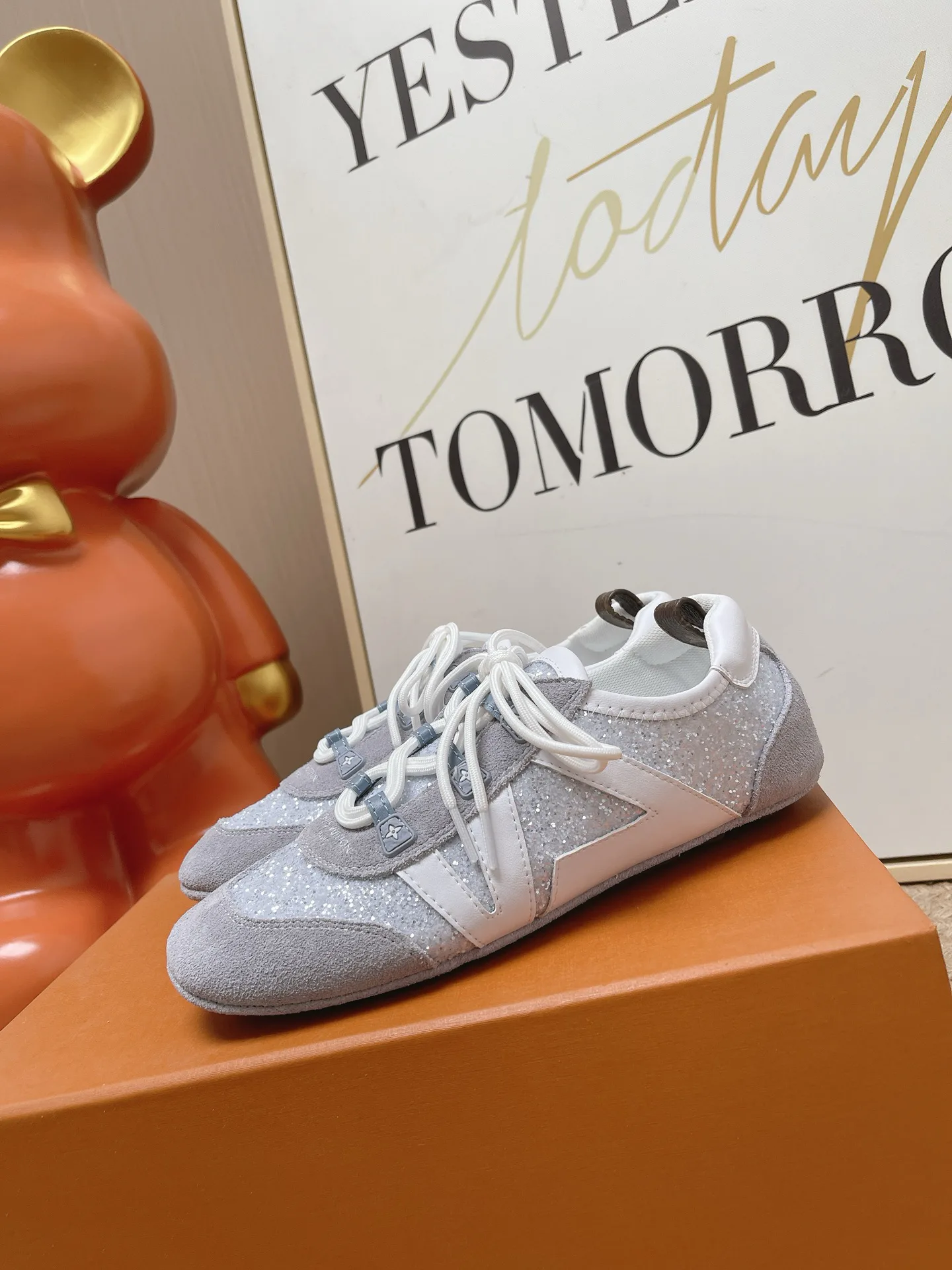 Women's Sneakers LOUIS VUITTON 17571638