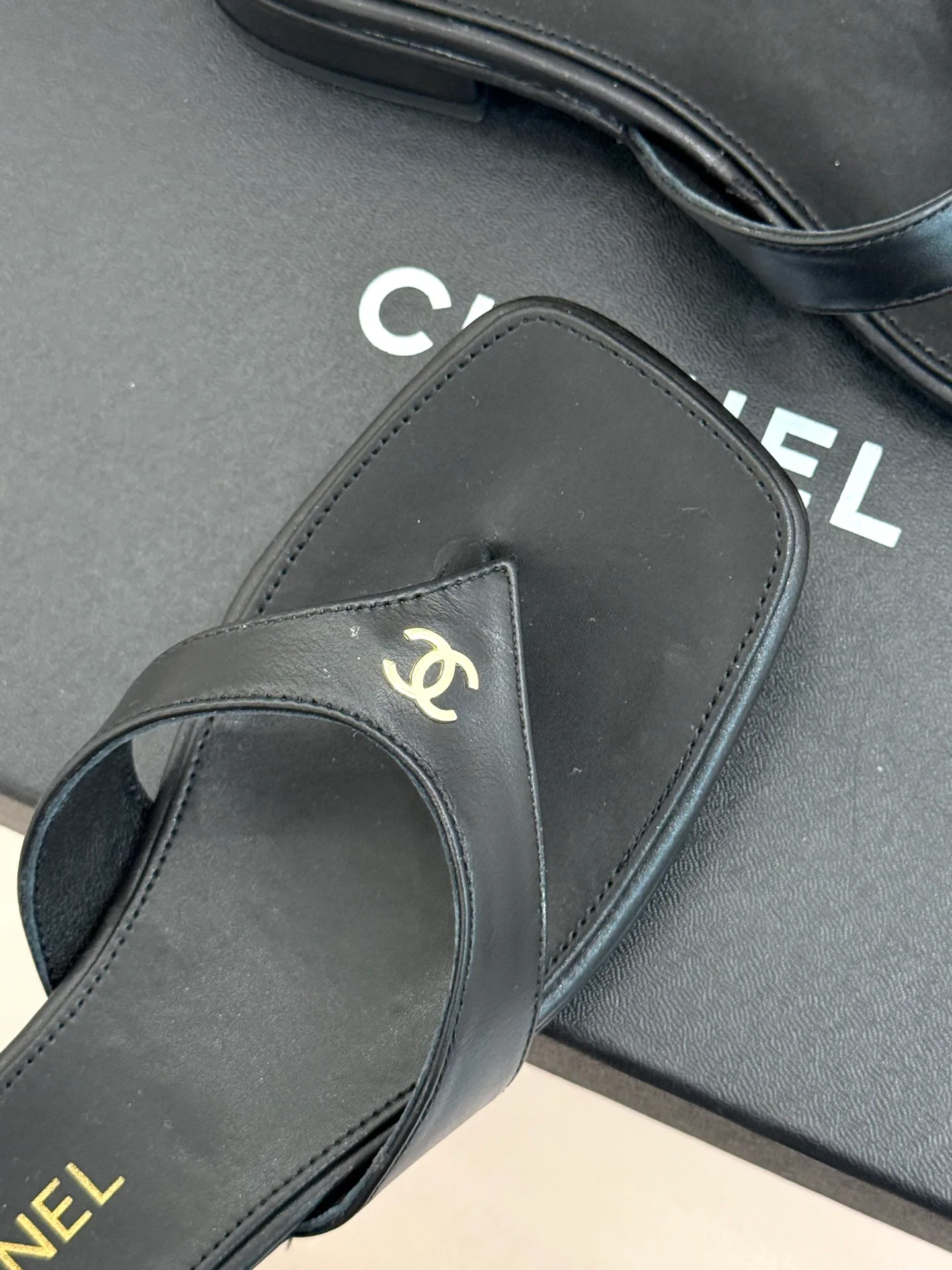 Women's Flip-Flops CHANEL 17724126