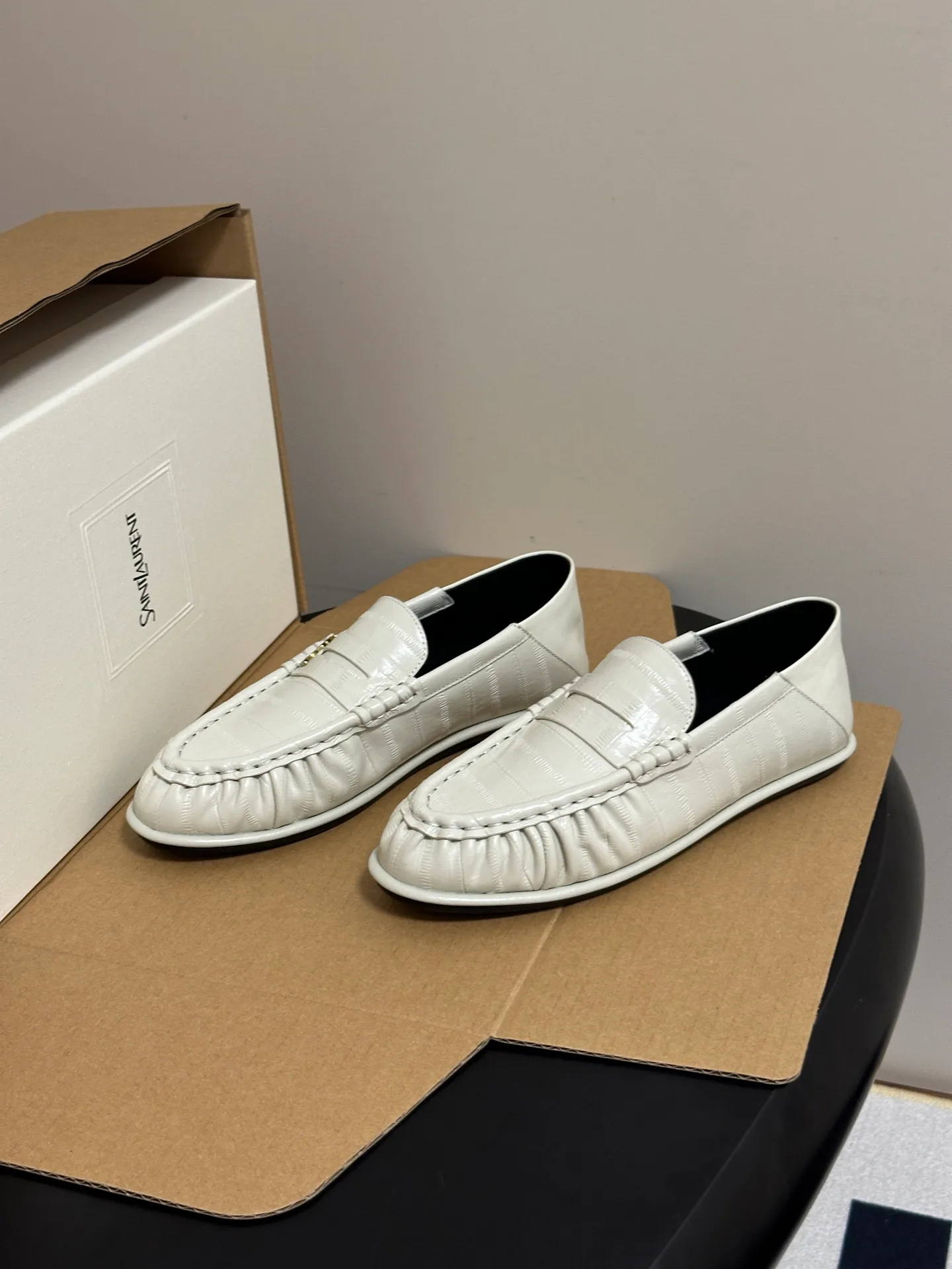 Women's Loafers And Moccasins SAINT LAURENT 18049117