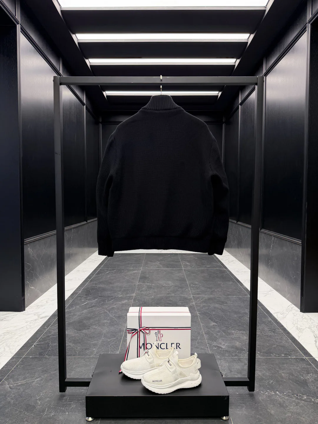 Men's Jackets And Down Jackets MONCLER 18416837