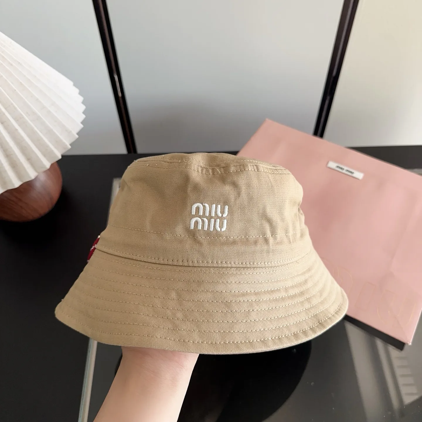 Hats MIU MIU 18105712