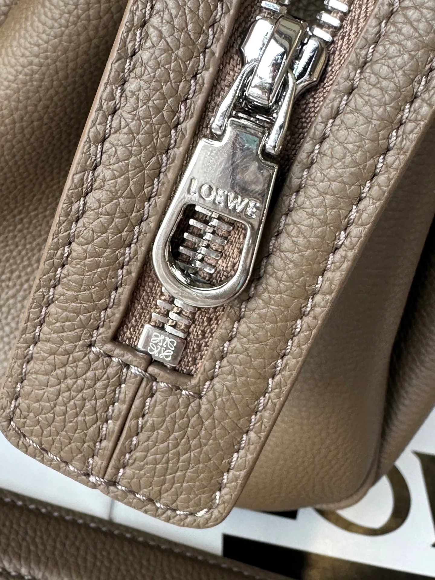 Women's Classic Handbags LOEWE 17551243