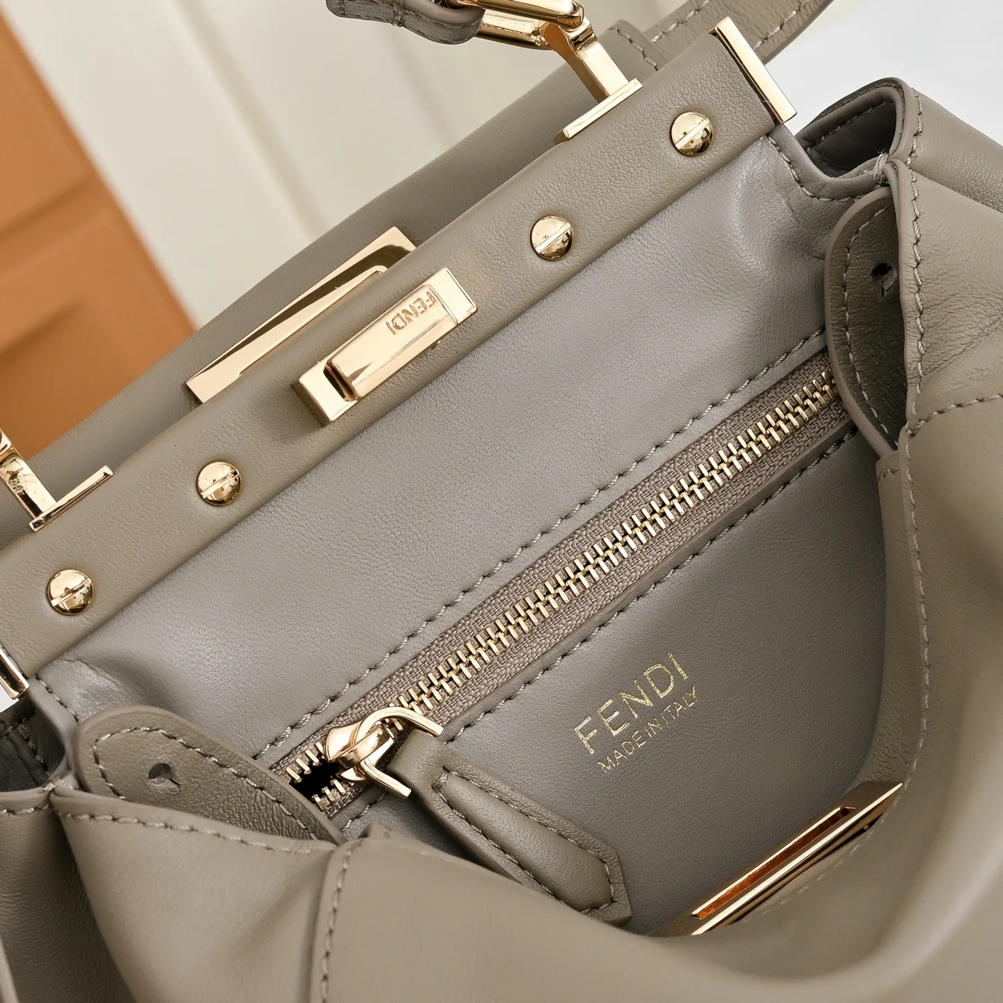 Классические Сумки Женские Fendi 18676187
