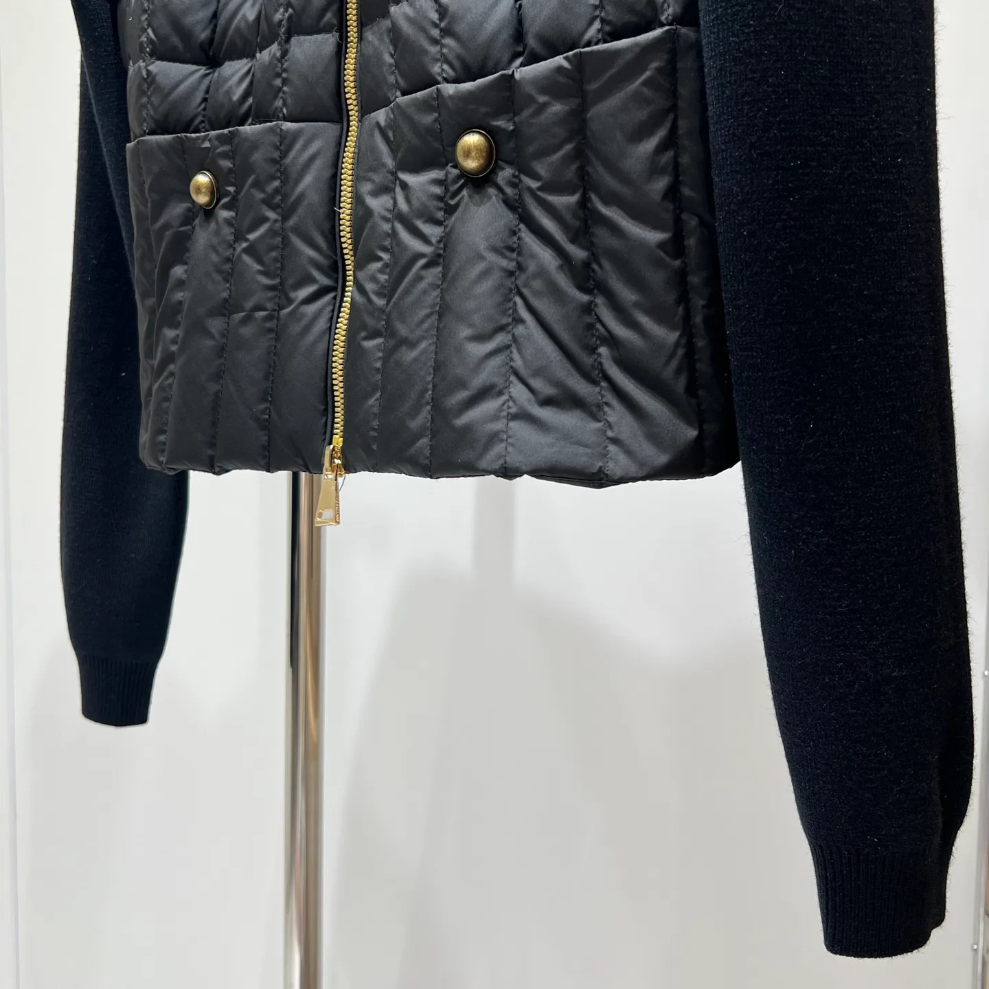 Women's Jackets And Down Jackets MONCLER 18174917