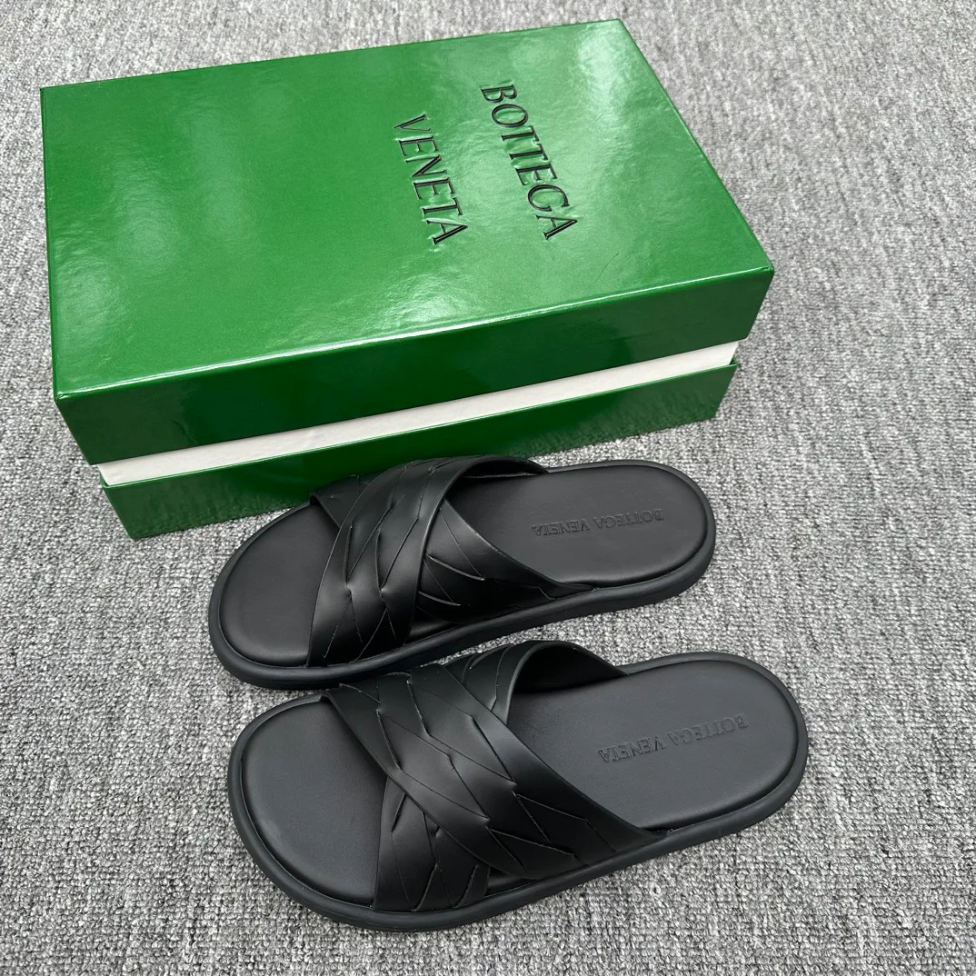 Men's Flip-Flops BOTTEGA VENETA 17885804