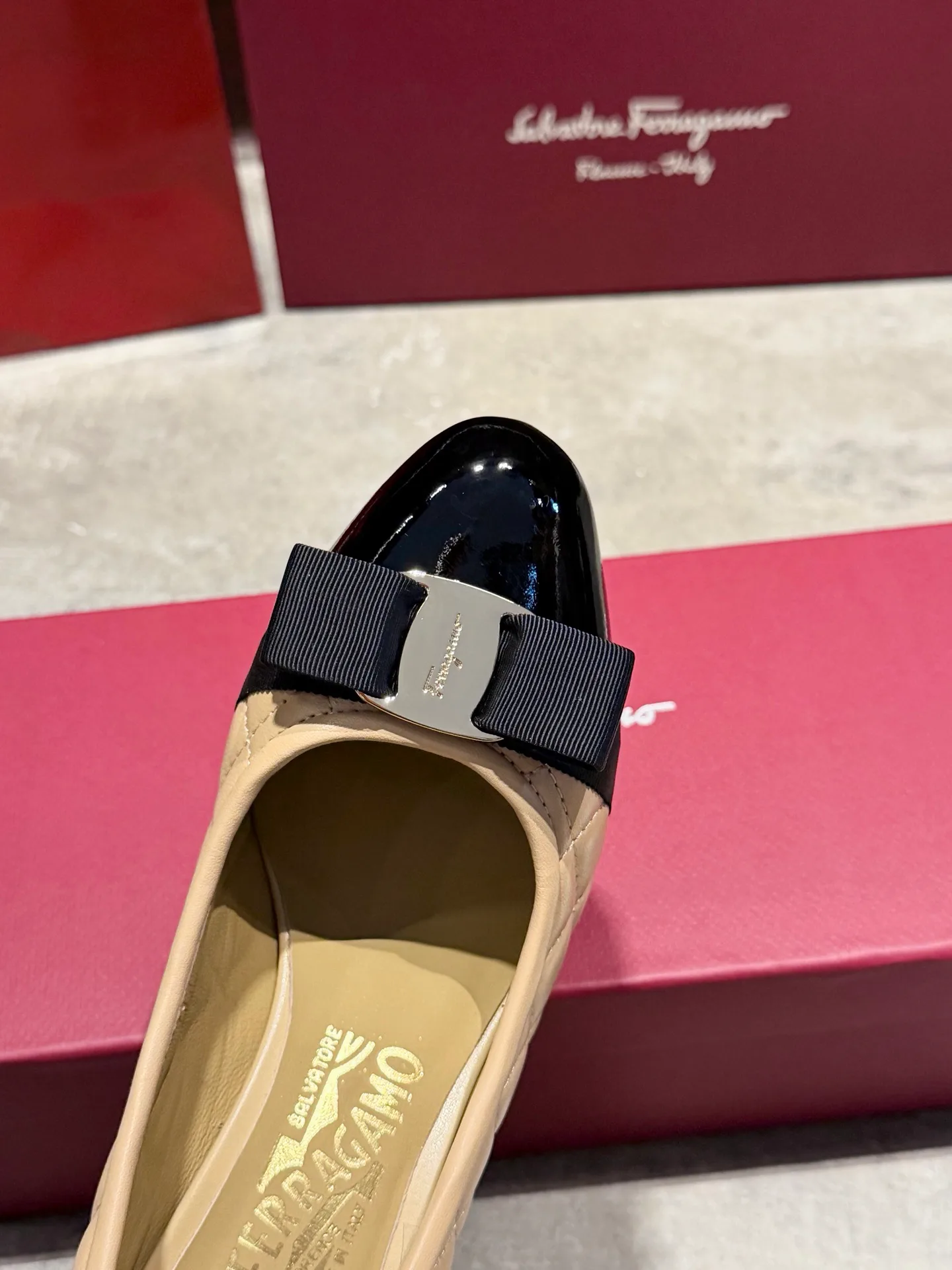 Women's Ballet Flats SALVATORE FERRAGAMO 17642577