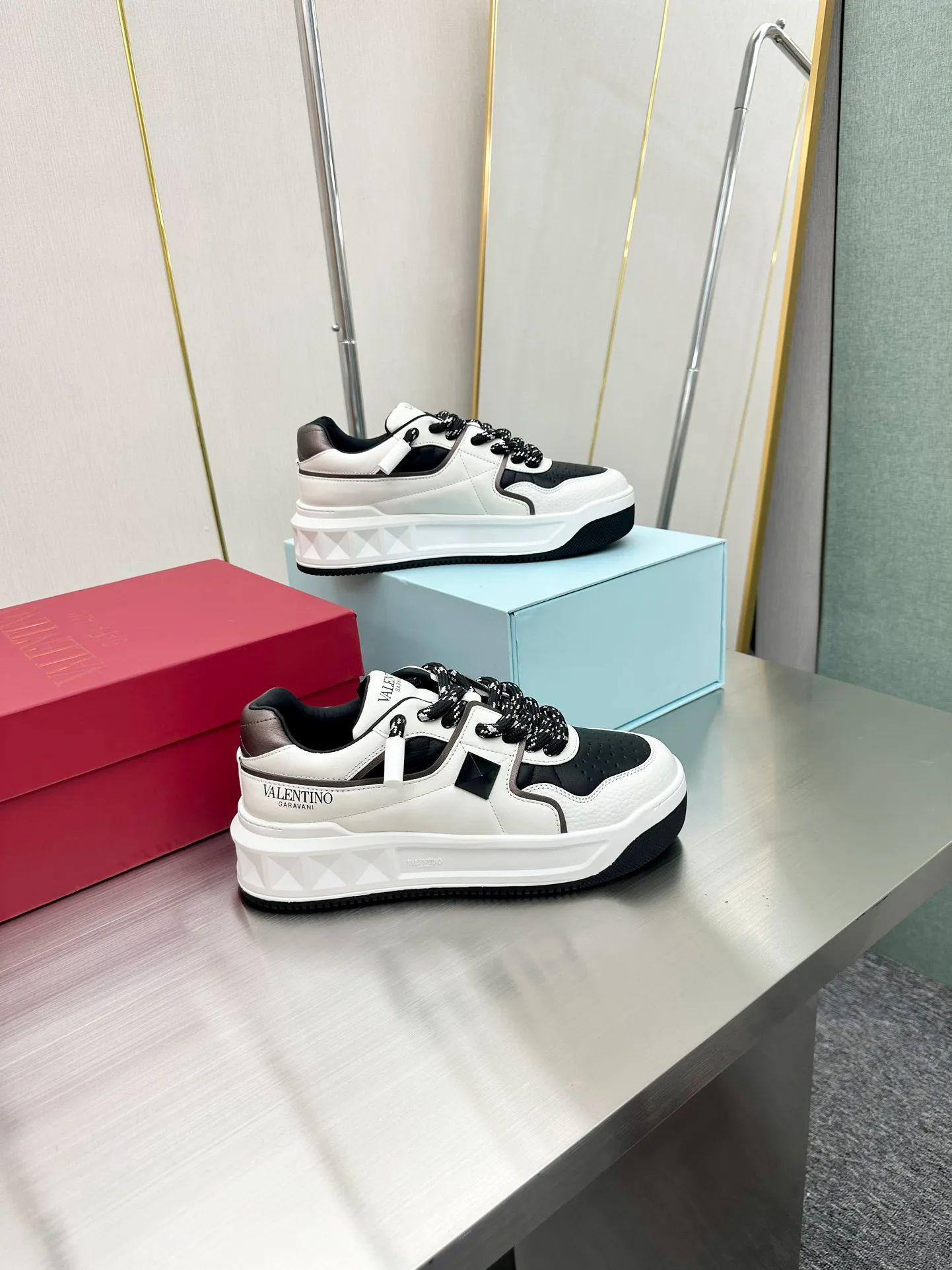 Women's Sneakers VALENTINO 17955024