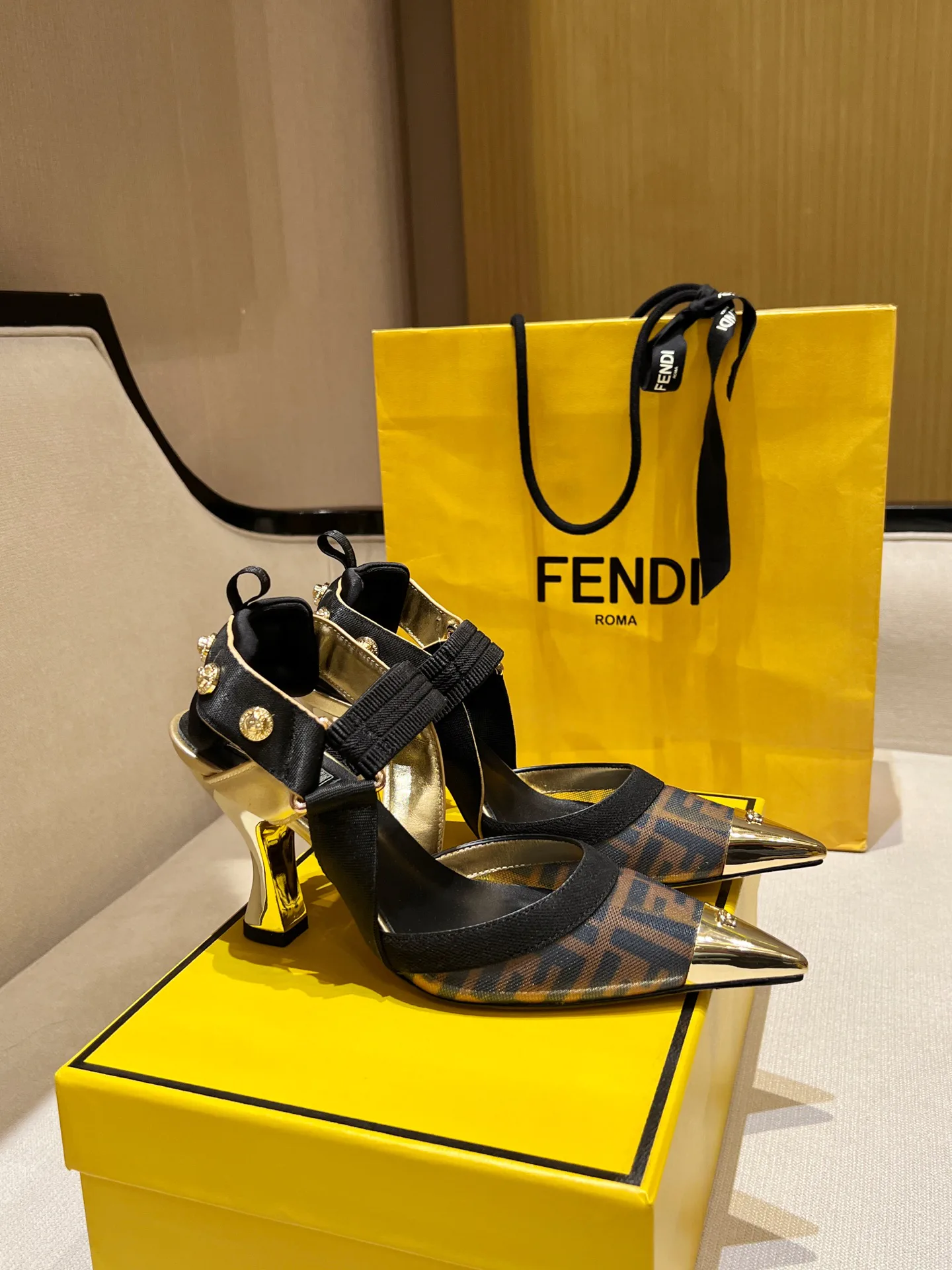 Women's Heels VERSACE 17392040