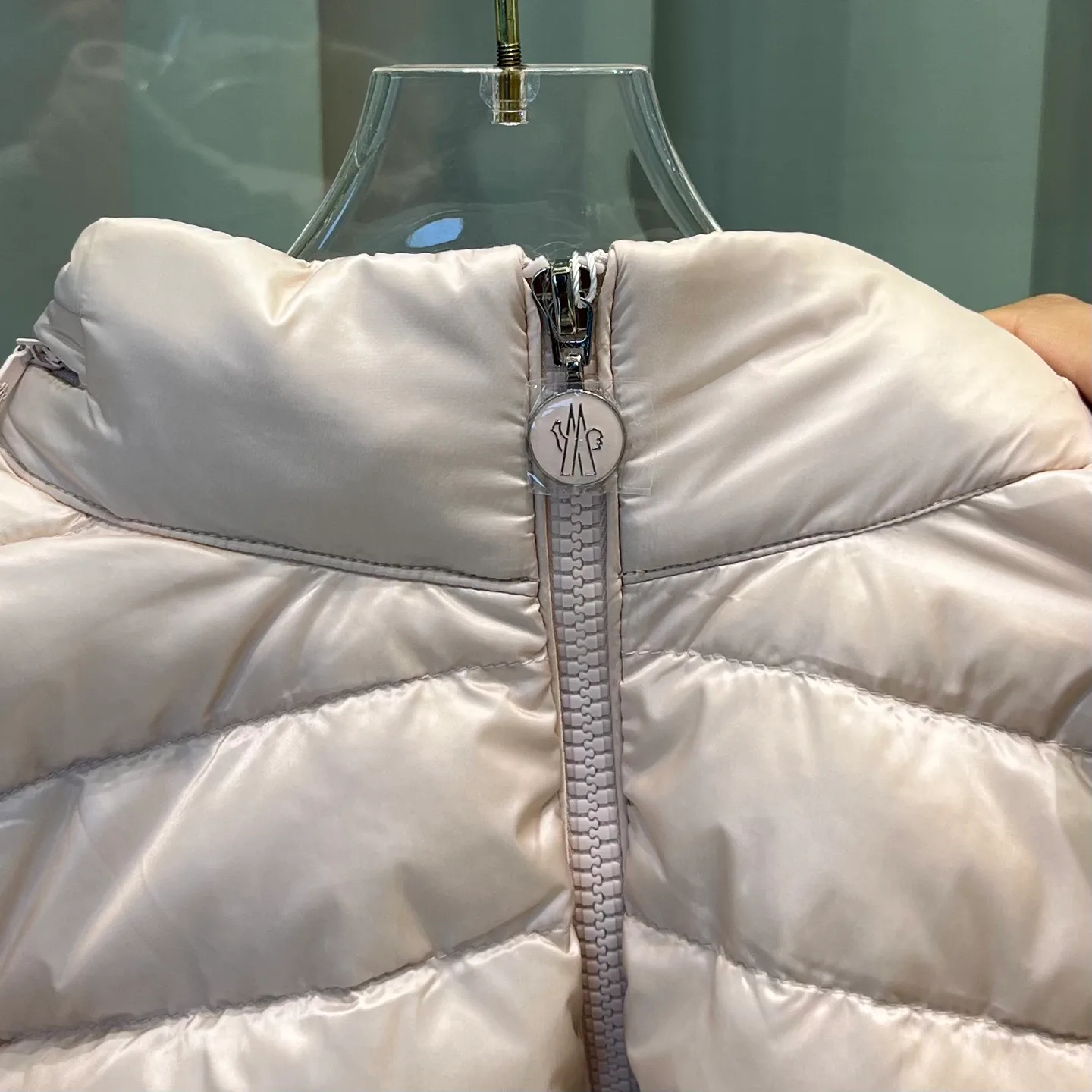 Women's Jackets And Down Jackets MONCLER 18204179