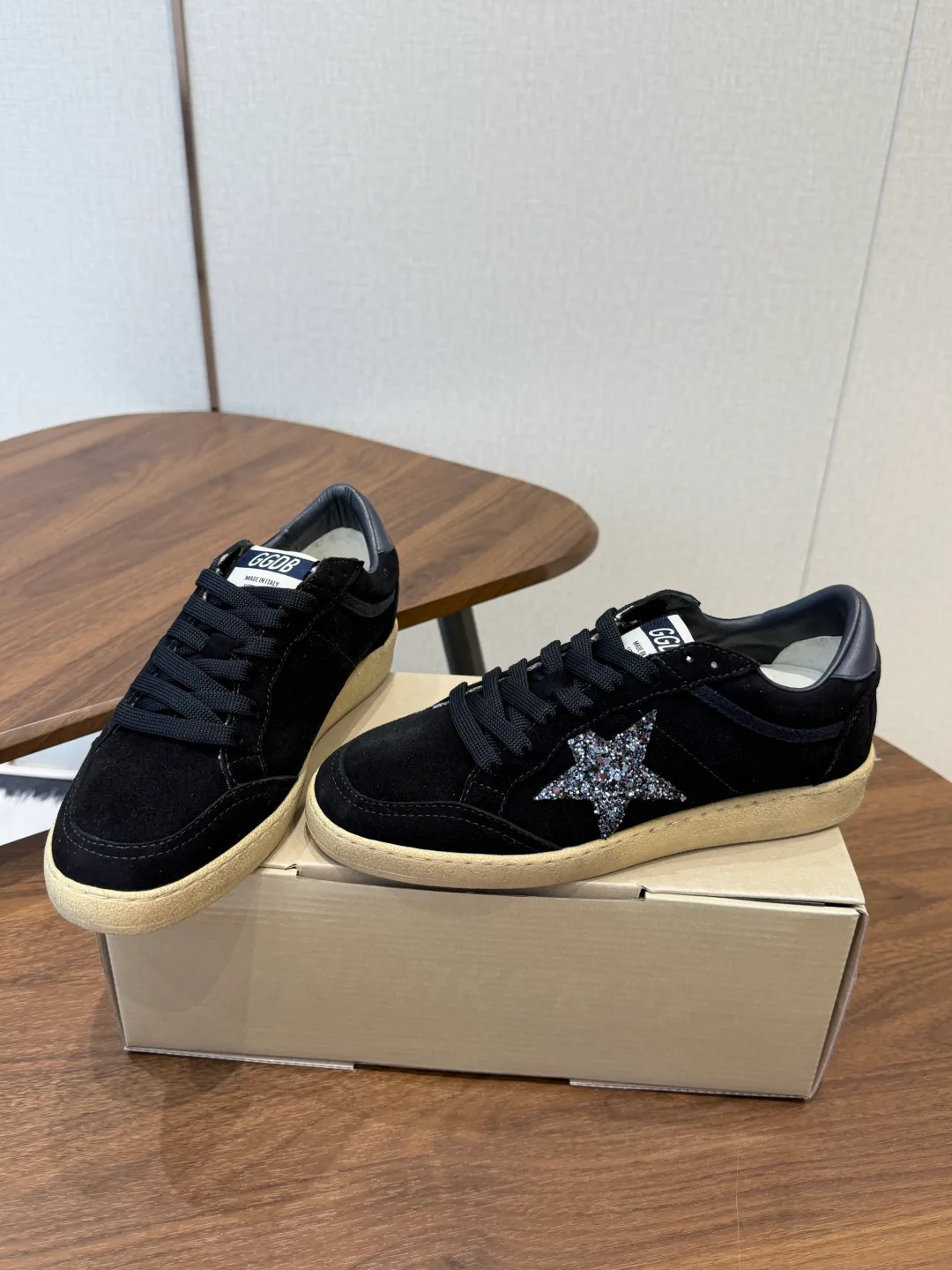 Women's Sneakers GOLDEN GOOSE 18357247