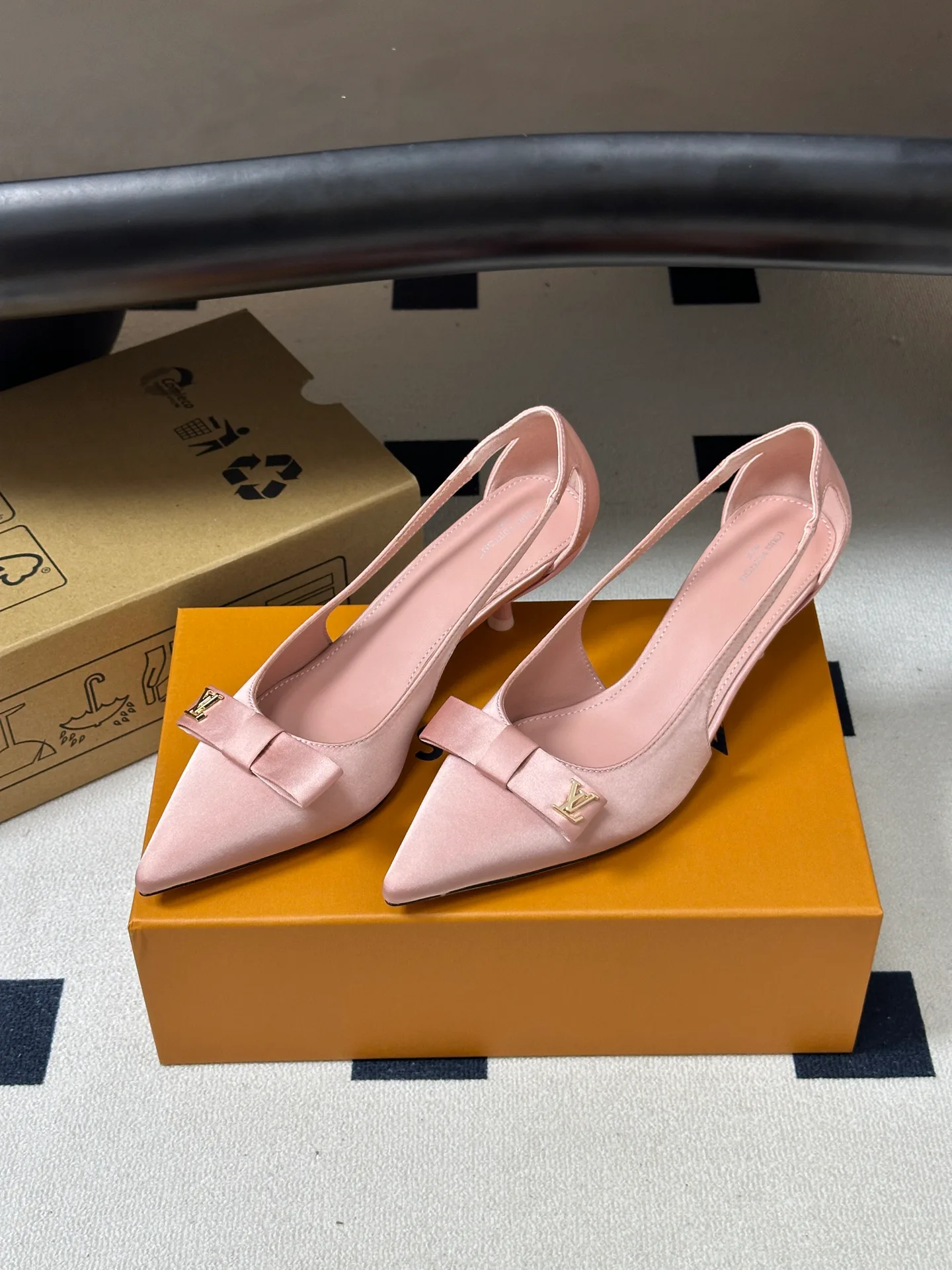 Women's Heels LOUIS VUITTON 17768185